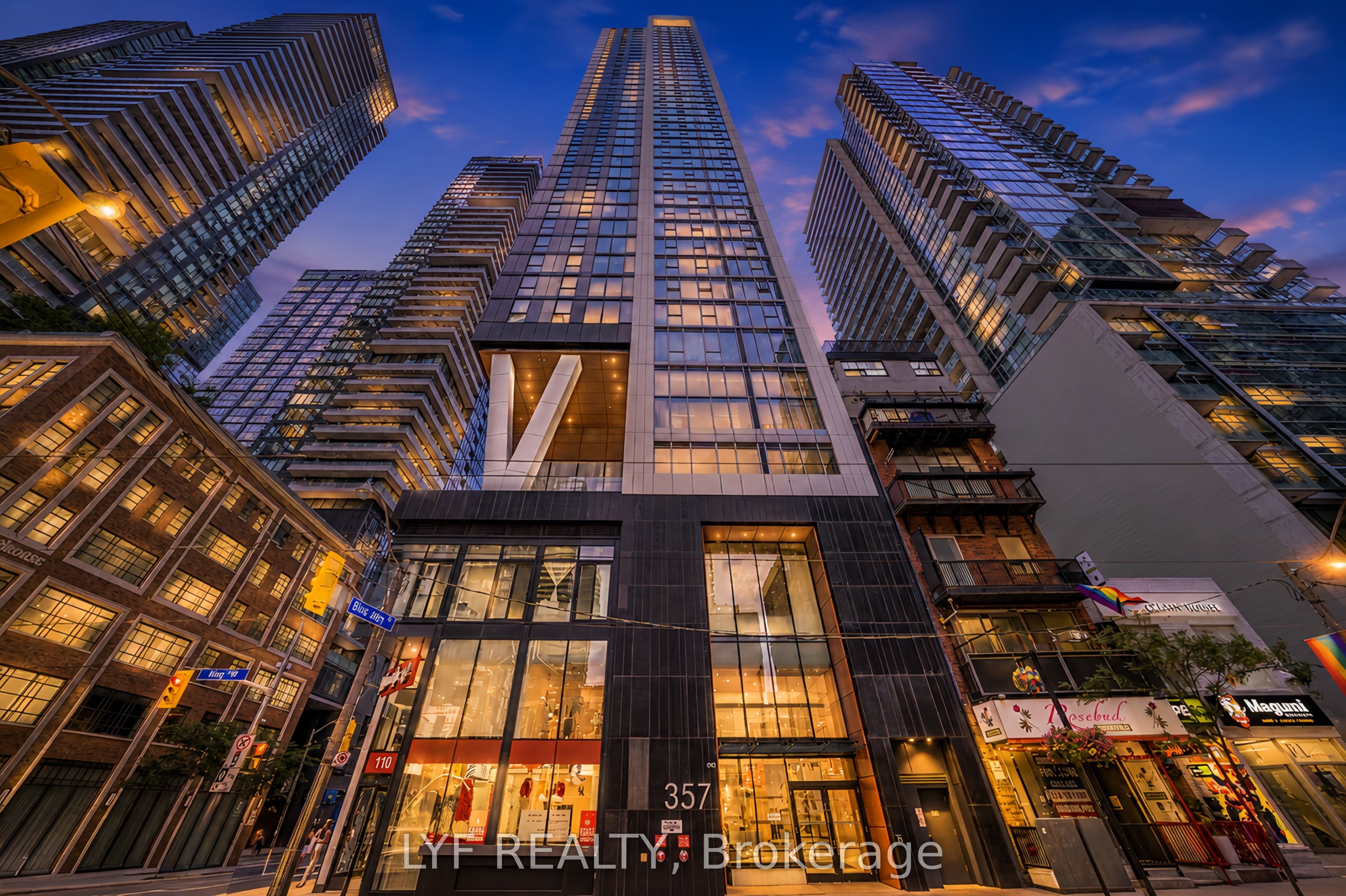 357 King Street W 2403, Toronto, ON M5V 0S7 photo 2