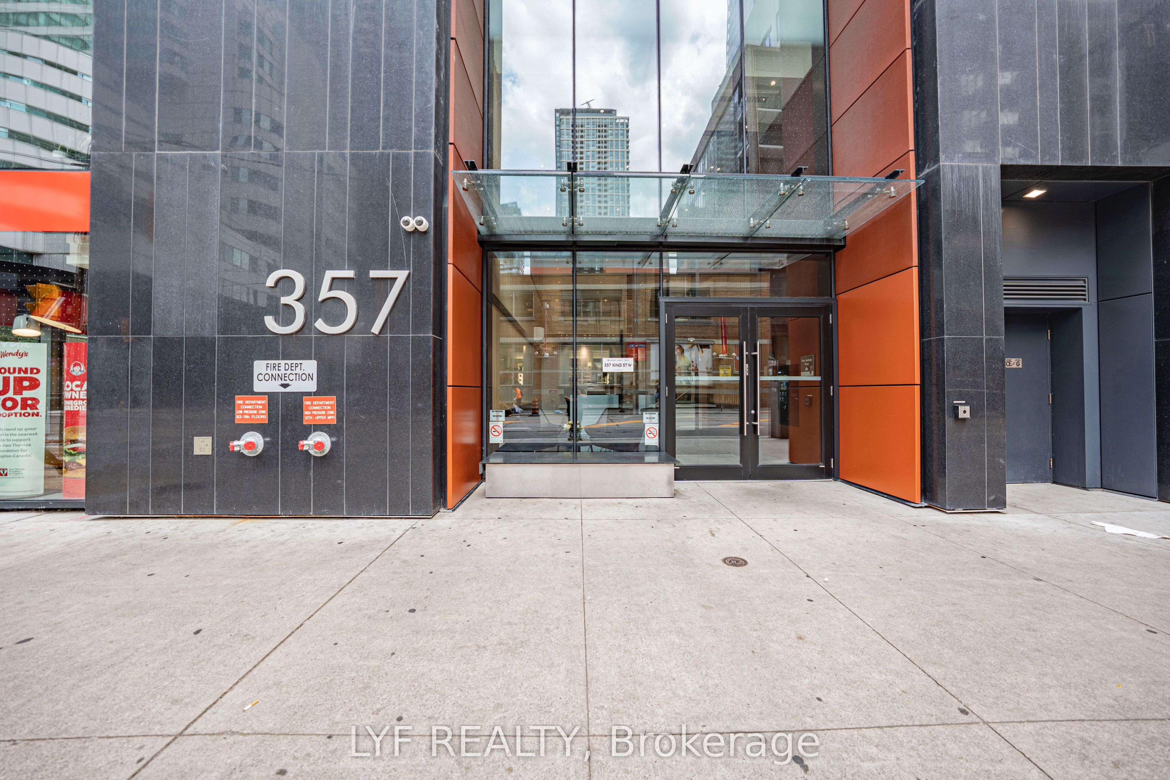 357 King Street W 2403, Toronto, ON M5V 0S7 photo 5