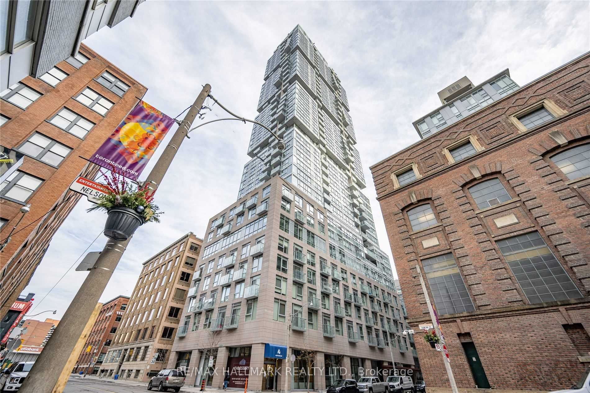 30 Nelson Street 2107, Toronto, ON M5V 0H5