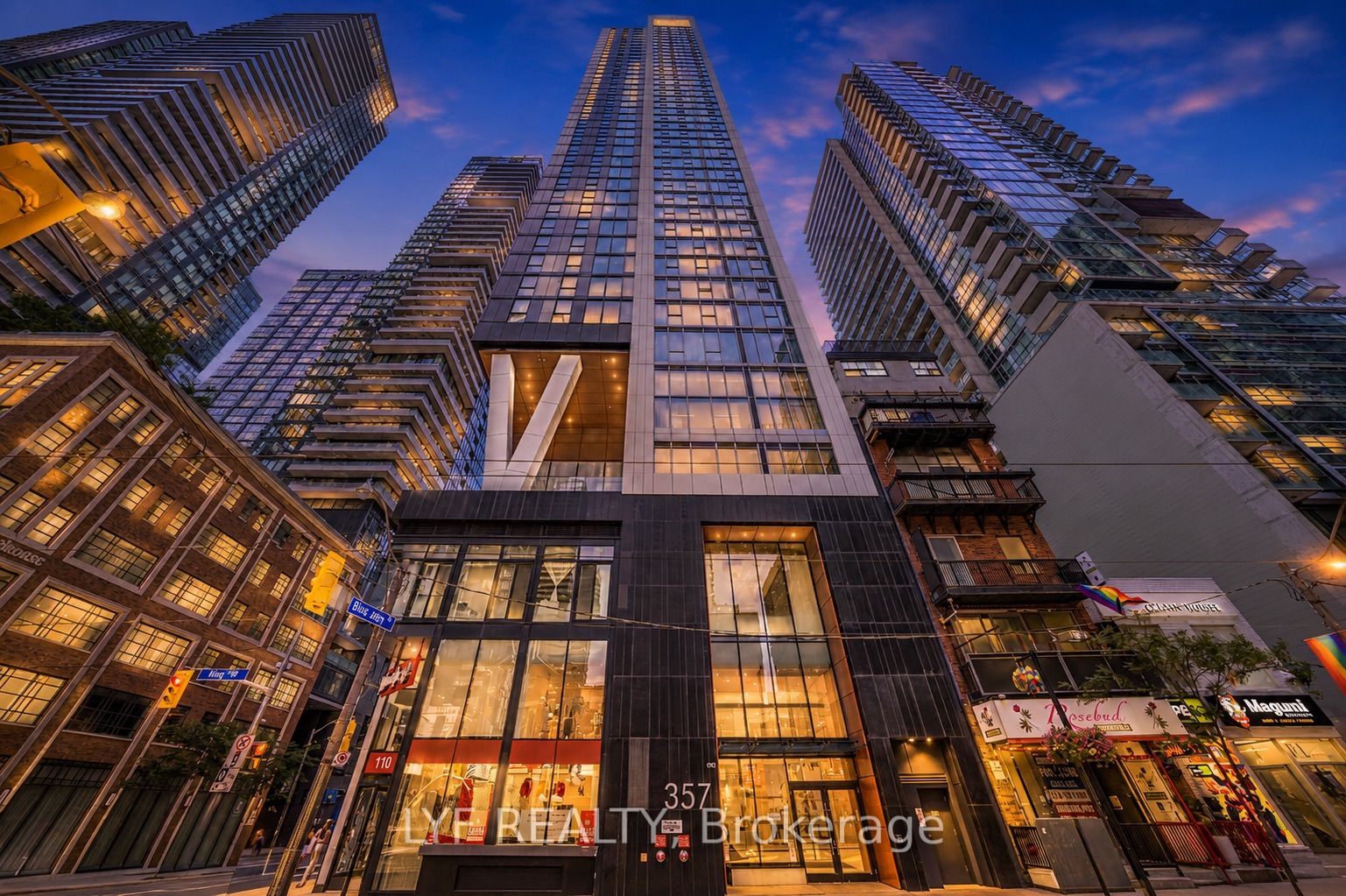 357 King Street W 2403, Toronto, ON M5V 0S7 photo 2