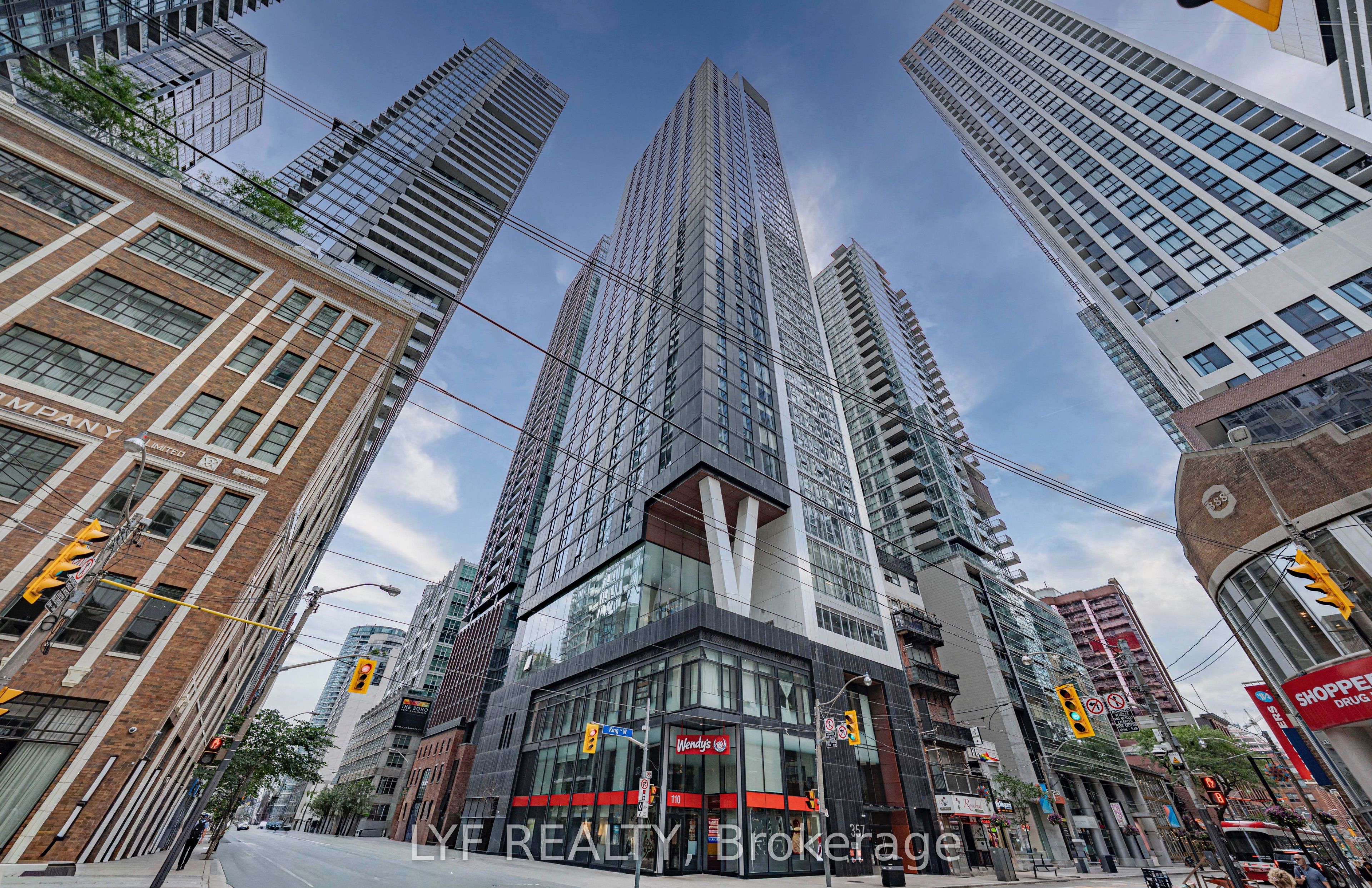 357 King Street W 2403, Toronto, ON M5V 0S7 photo 3
