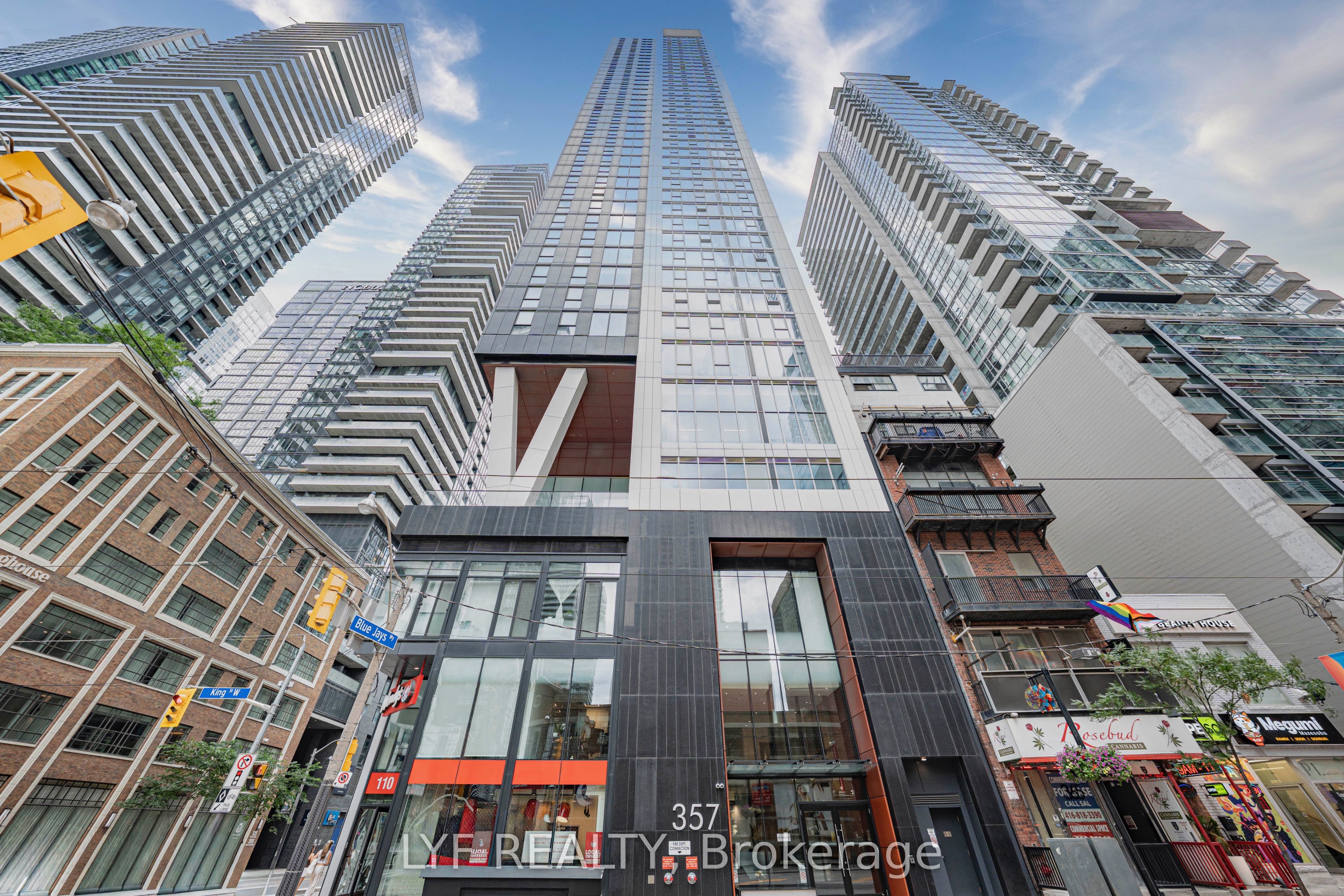 357 King Street W 2403, Toronto, ON M5V 0S7 photo 4