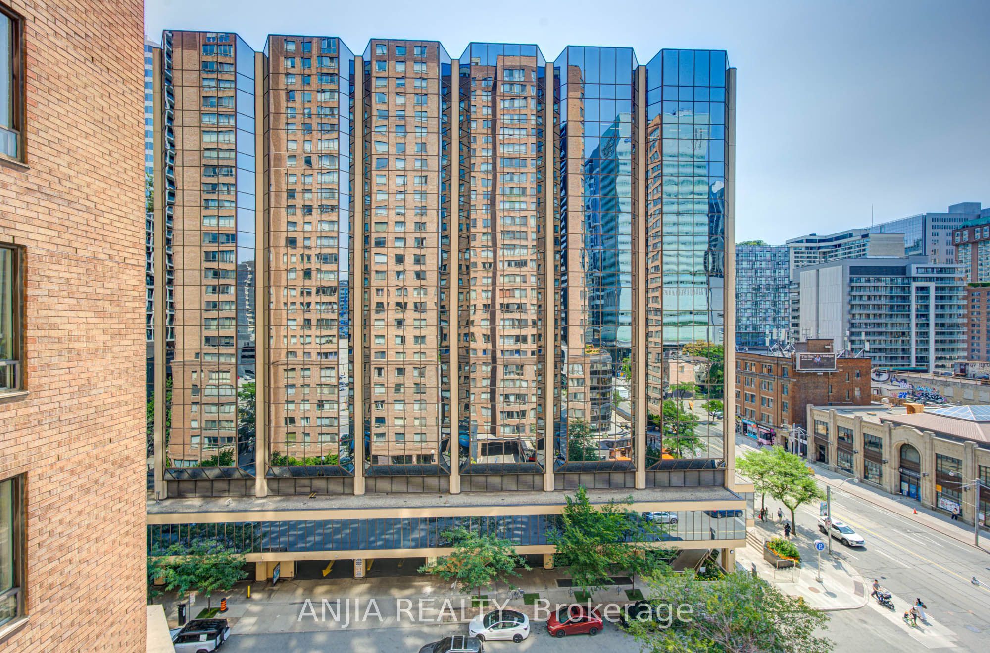 633 Bay Street 912, Toronto, ON M5G 2G4 photo 2