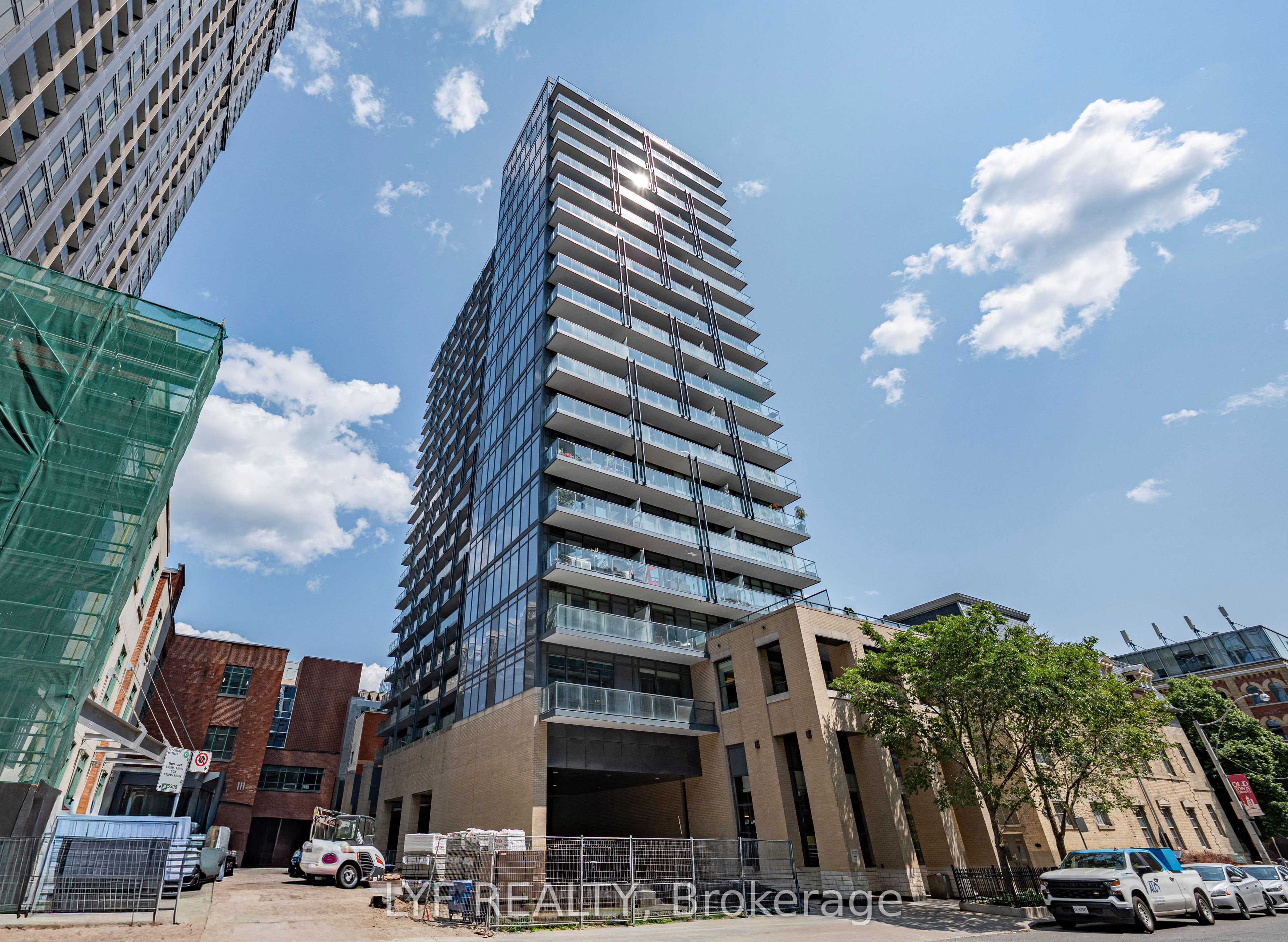 105 George Street 402, Toronto, ON M5A 0L4