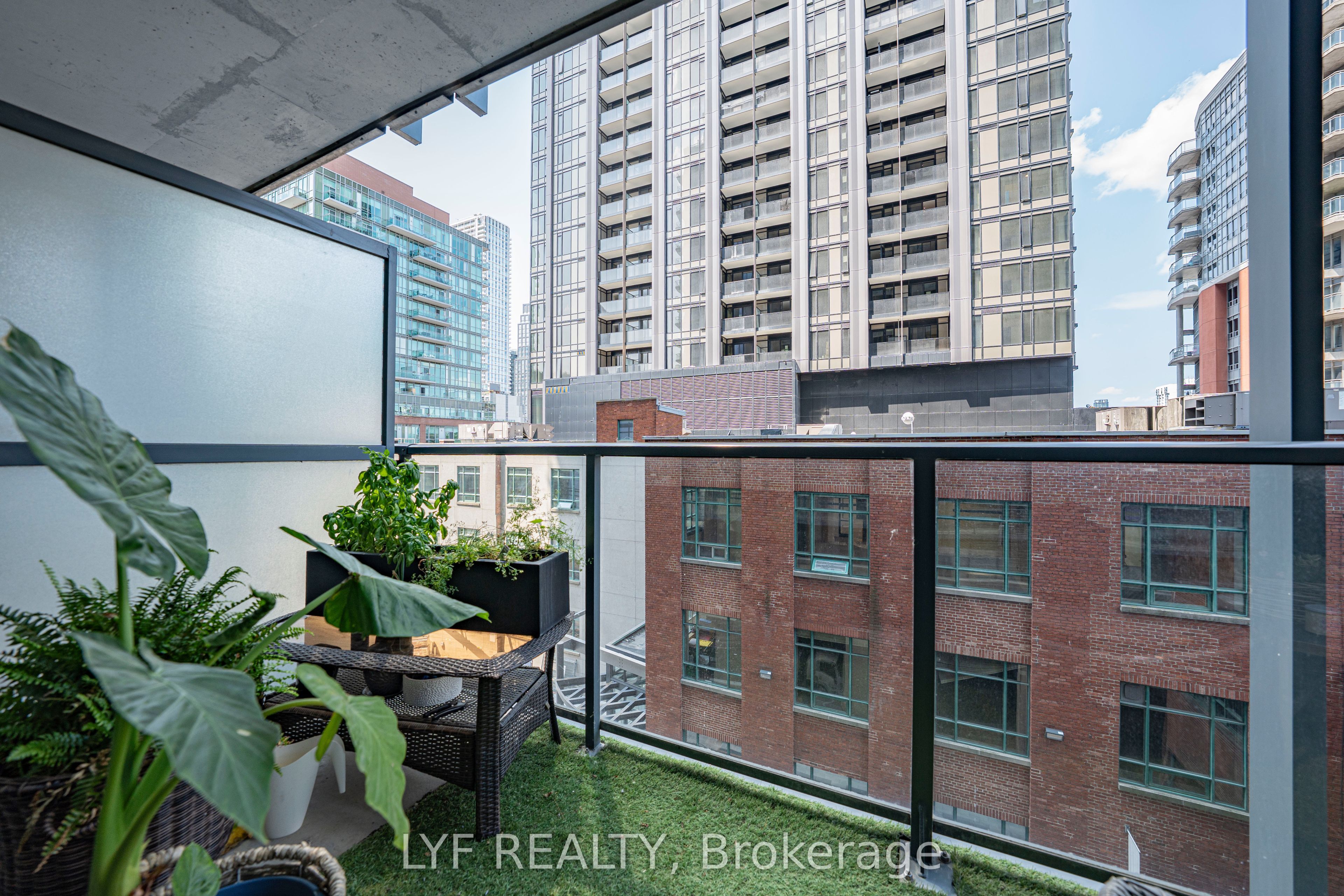 105 George Street 402, Toronto, ON M5A 0L4 photo 4