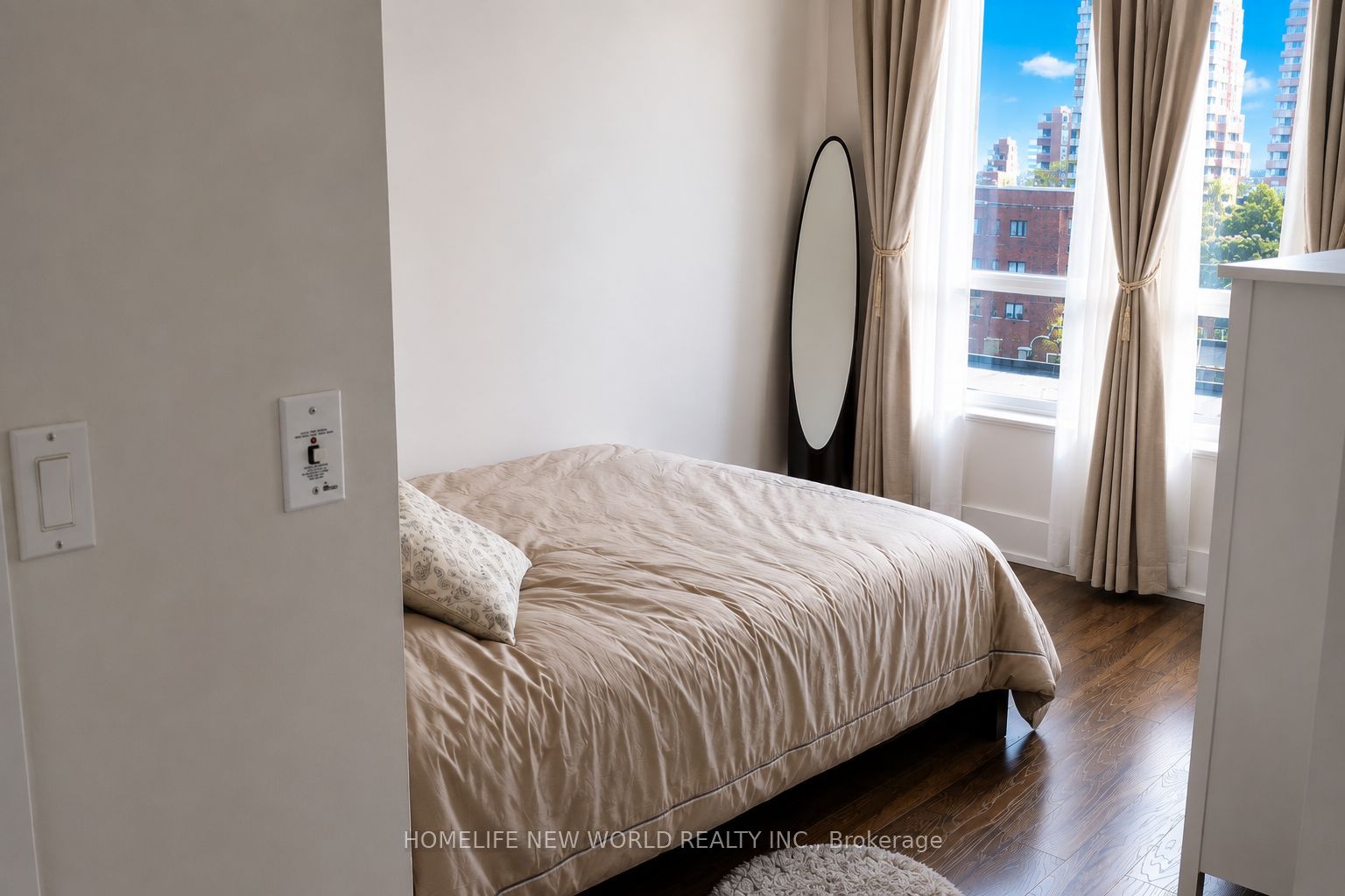 120 Homewood Avenue 512, Toronto, ON M4Y 2J3 photo 4
