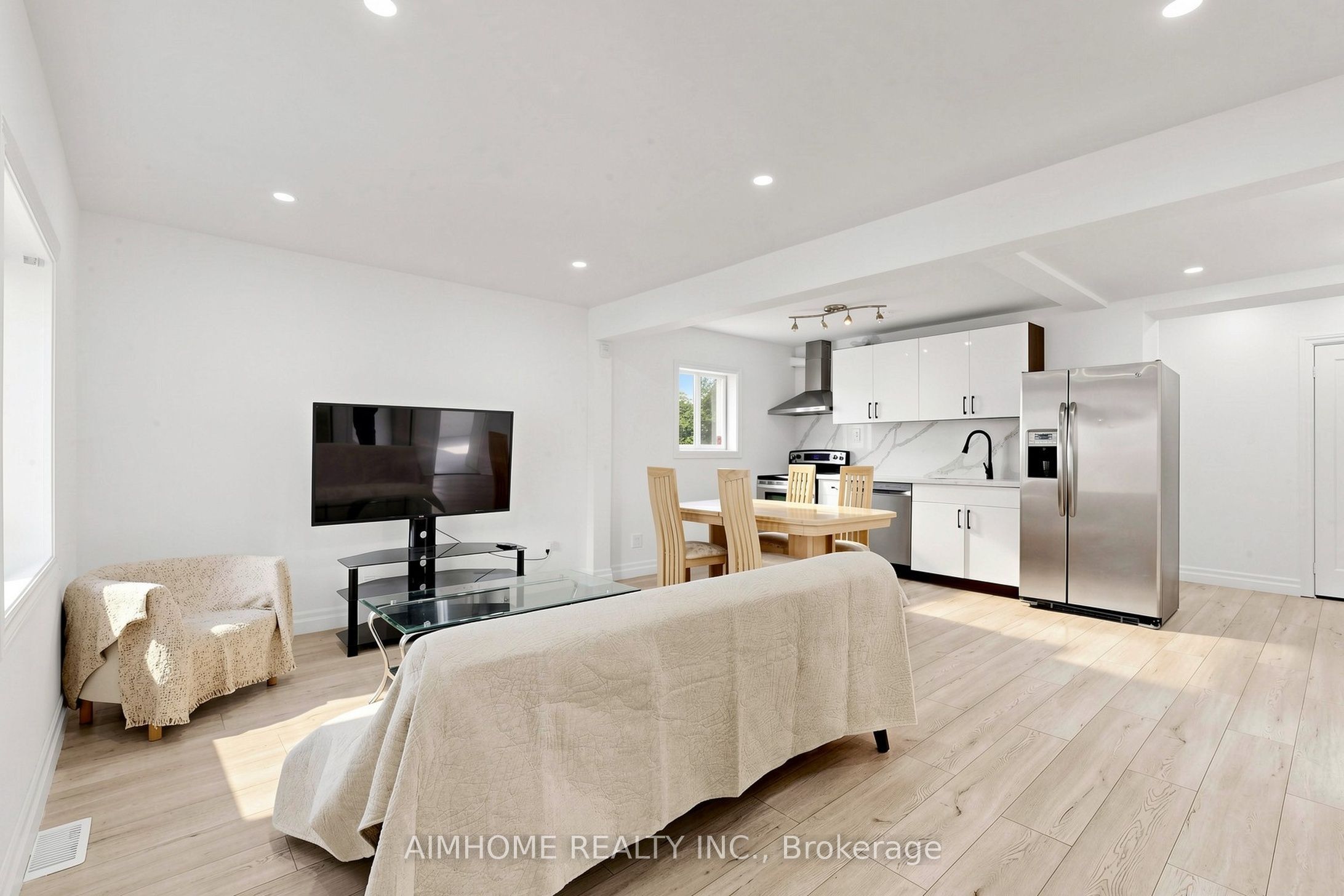 95 Steeles Avenue E, Toronto, ON M2M 3Y4 photo 4