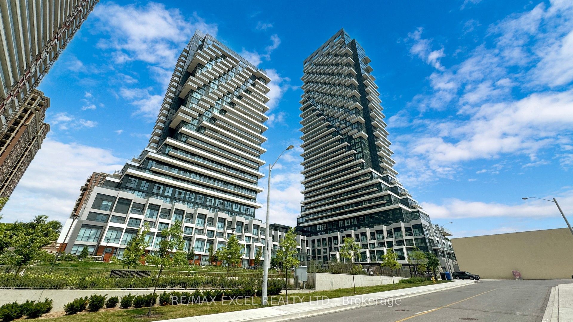 20 Inn On The Park Drive 2331, Toronto, ON M3C 0P8 photo 2