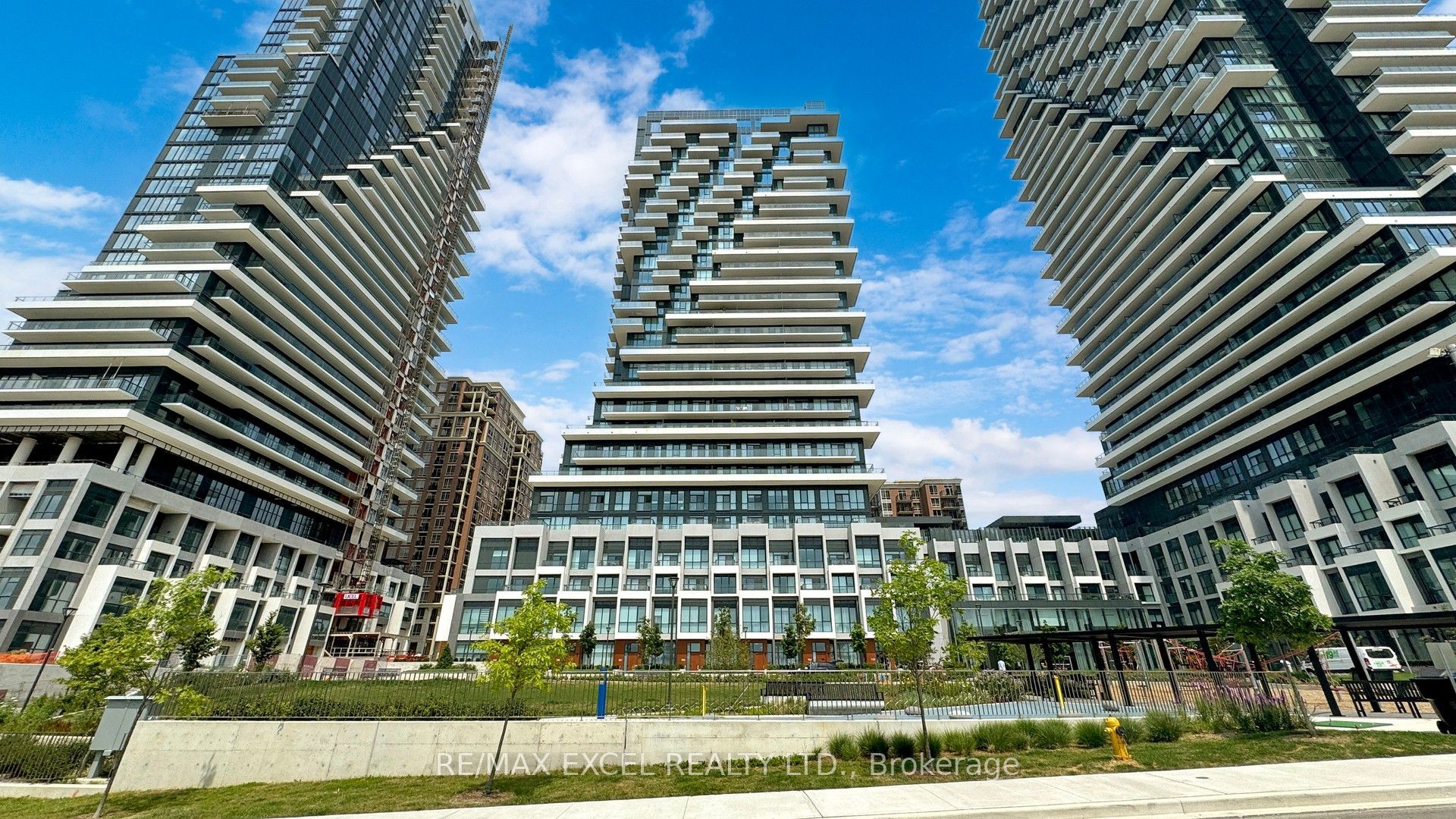 20 Inn On The Park Drive 2331, Toronto, ON M3C 0P8 photo 3