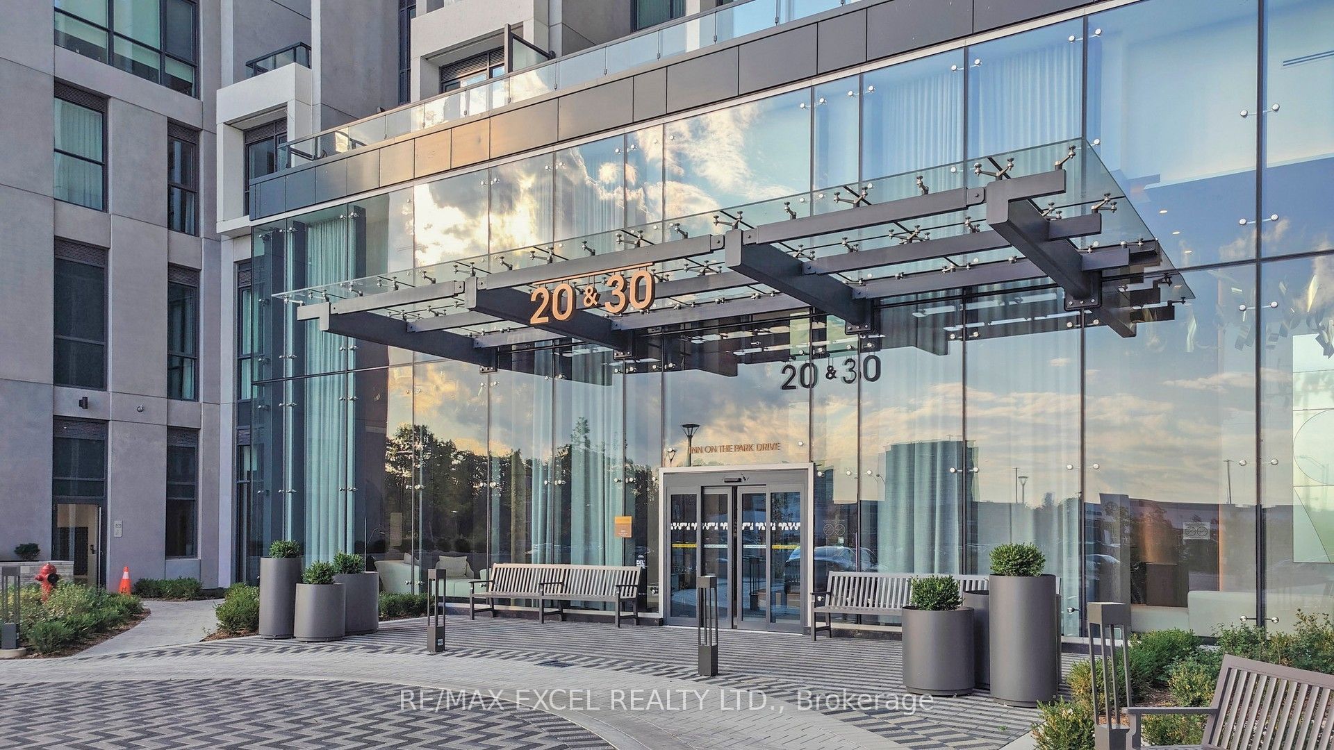 20 Inn On The Park Drive 2331, Toronto, ON M3C 0P8 photo 4