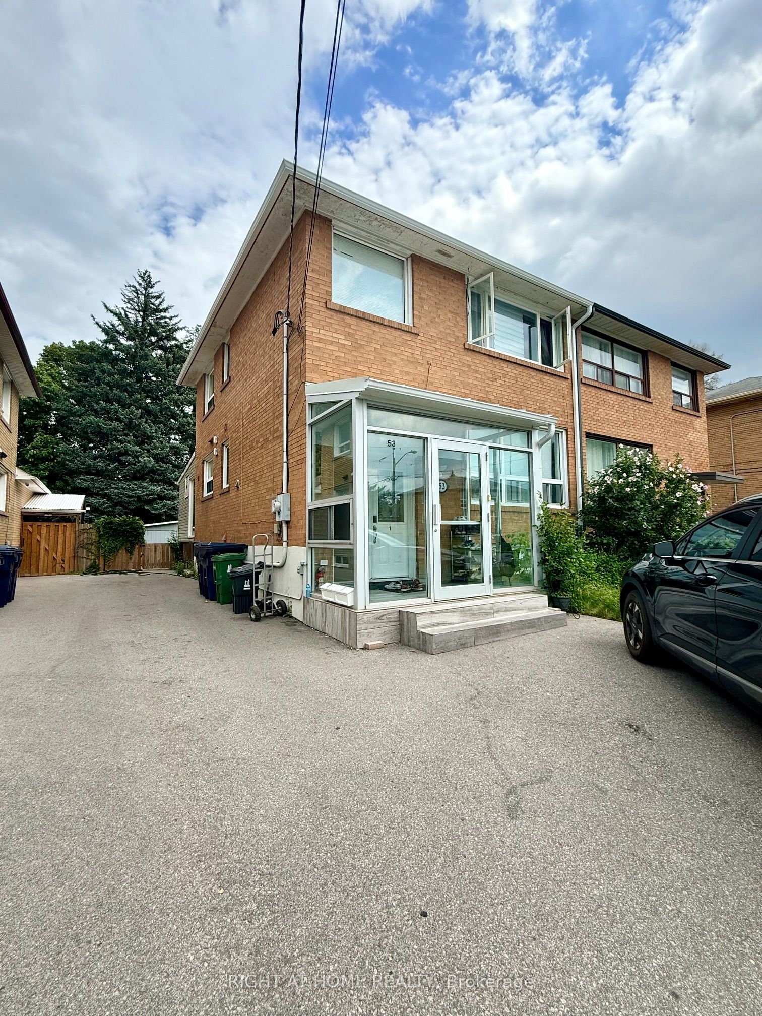 53 garthdale Court Main, Toronto, ON M3H 5P7