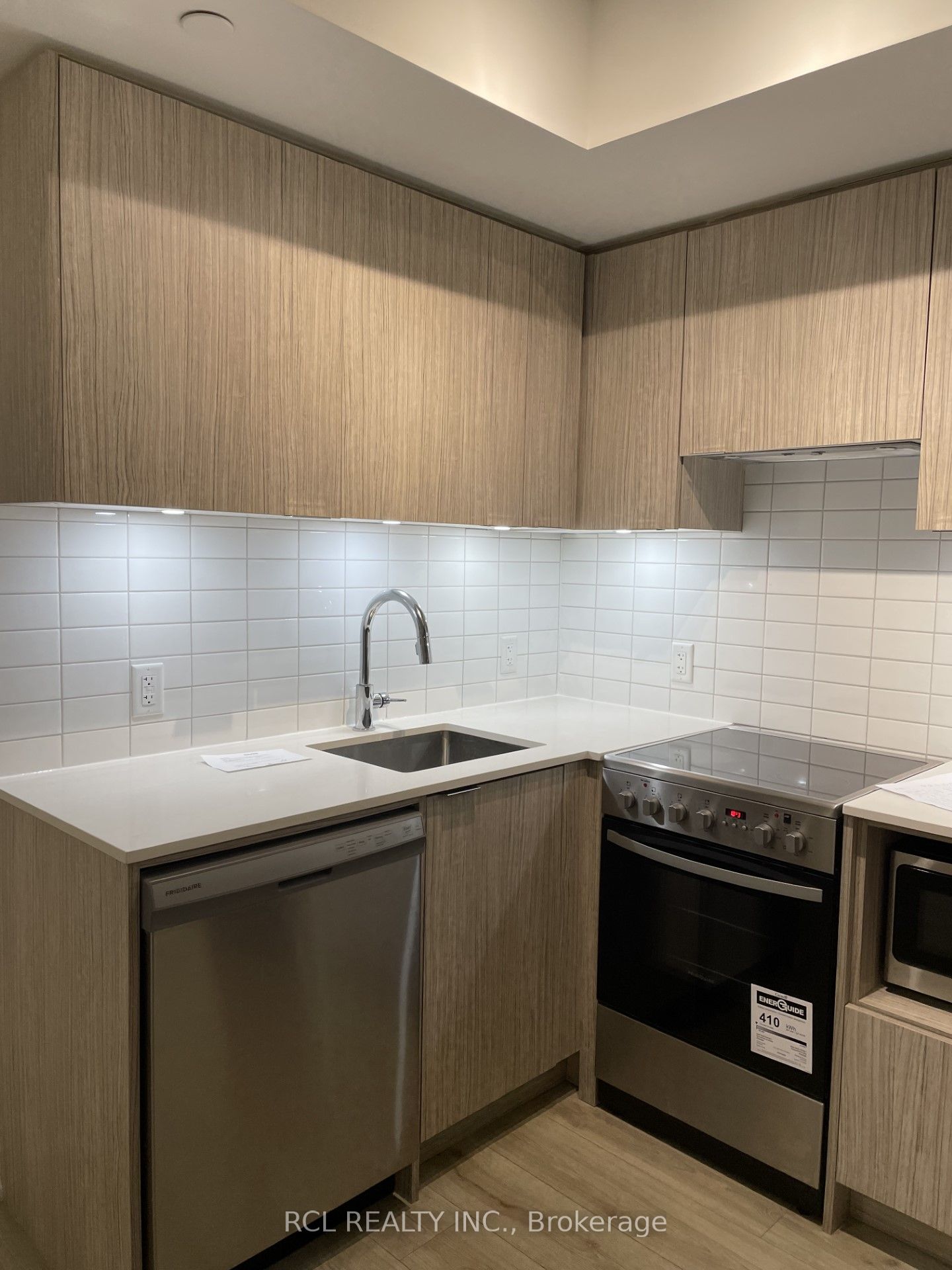 395 Bloor Street E 1204, Toronto, ON M4W 1H7 photo 2