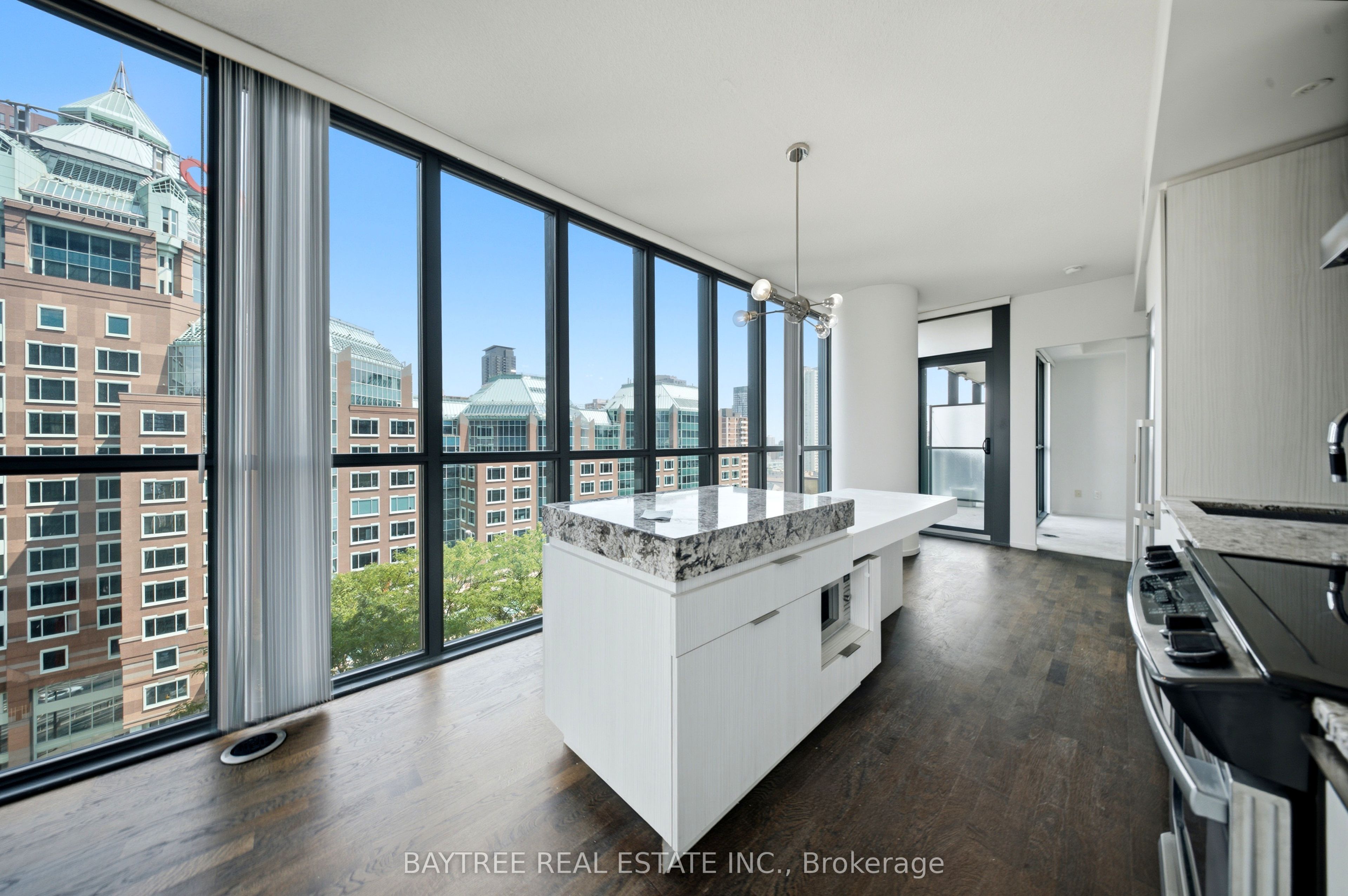 101 Charles Street E 1210, Toronto, ON M4Y 0A9 photo 2
