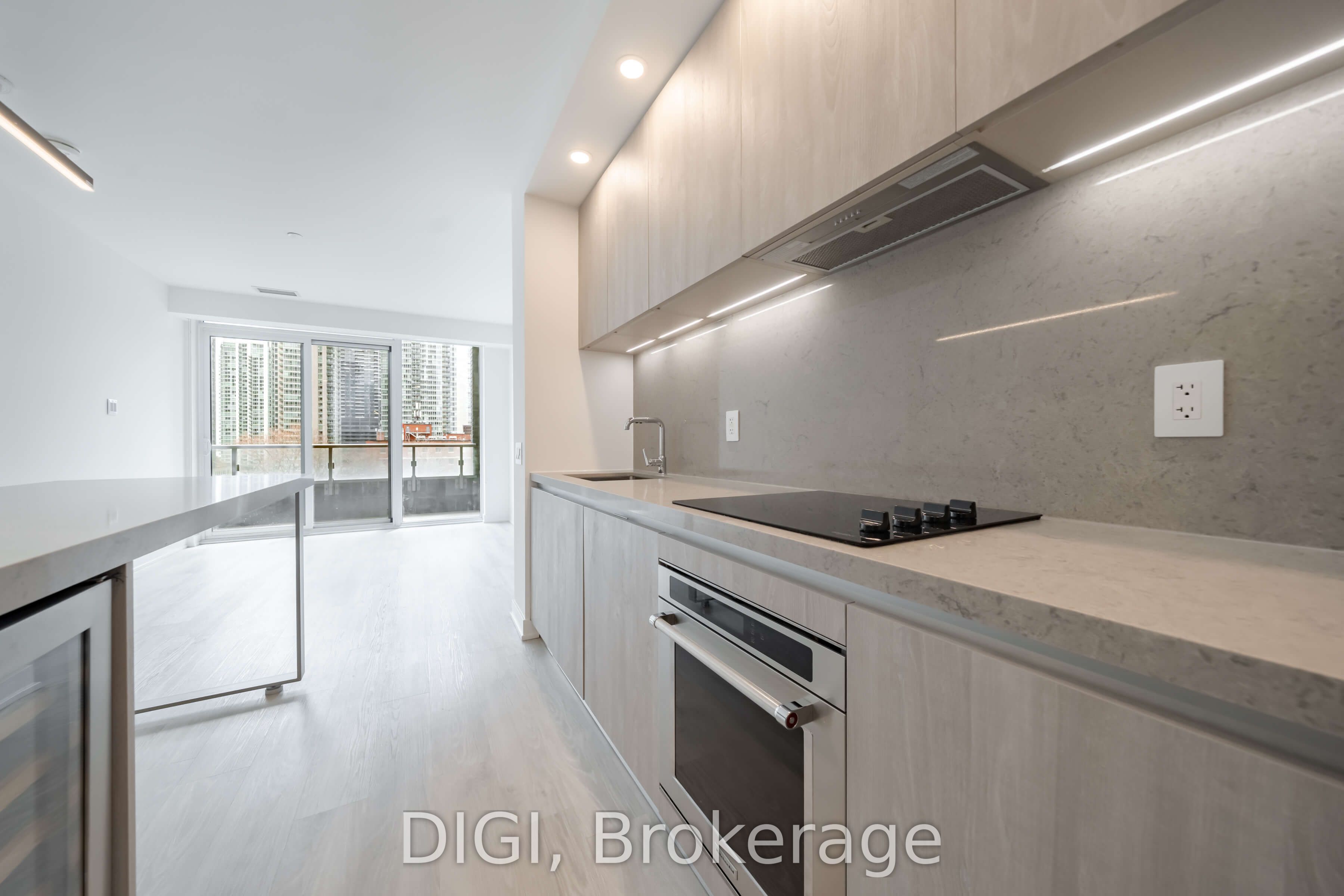 57 Spadina Avenue 1109, Toronto, ON M5V 0T9