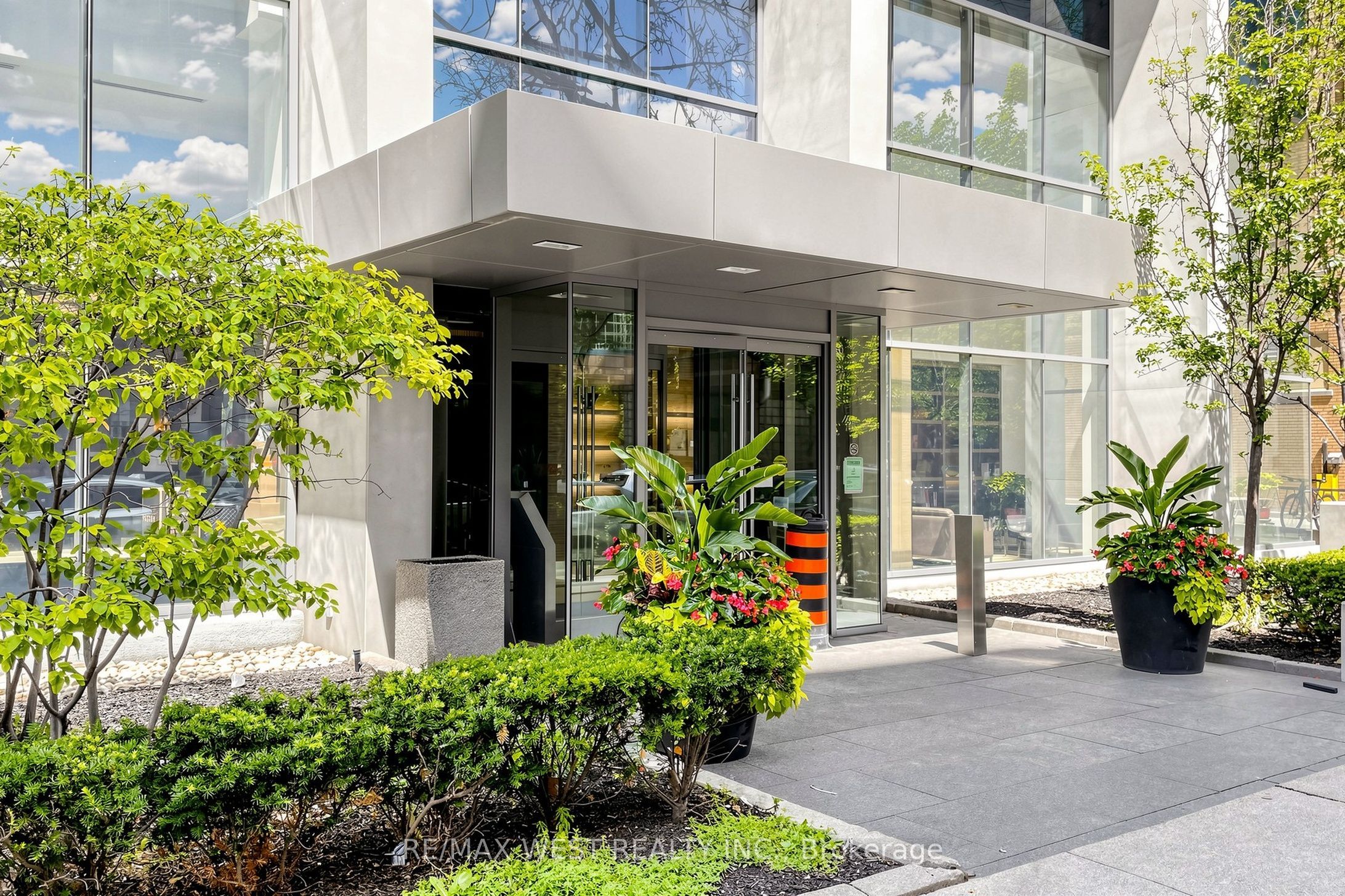 38 Grenville Street 1203, Toronto, ON M4Y 1A9 photo 2
