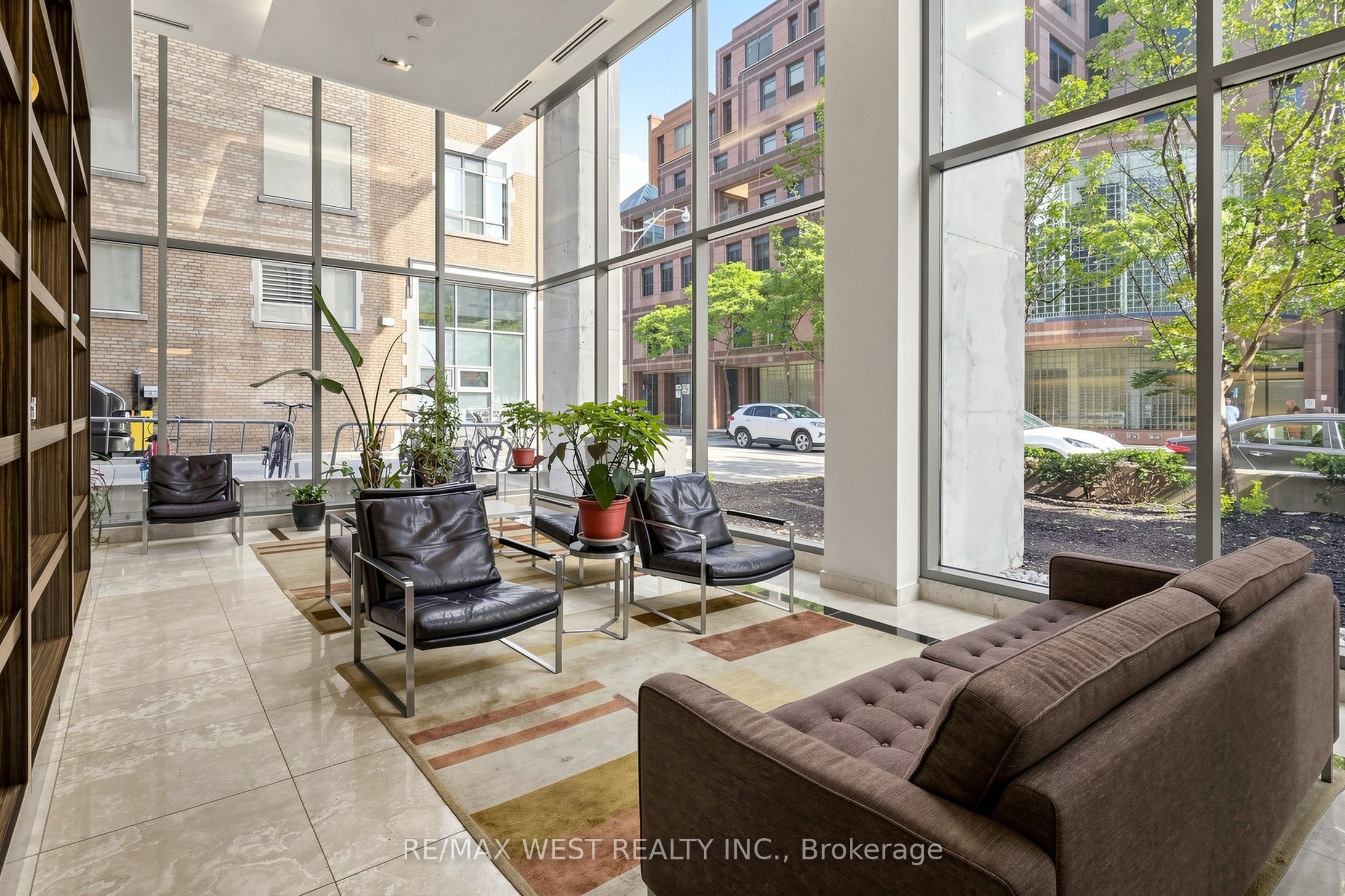 38 Grenville Street 1203, Toronto, ON M4Y 1A9 photo 3