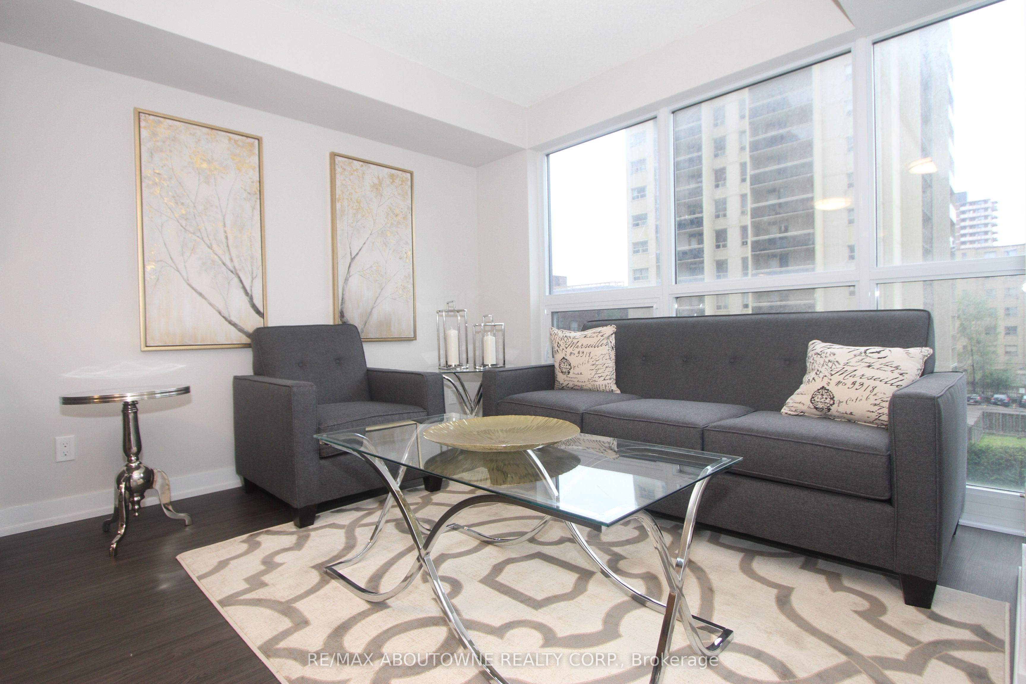 561 Sherbourne Street 3207, Toronto, ON M4X 0A1