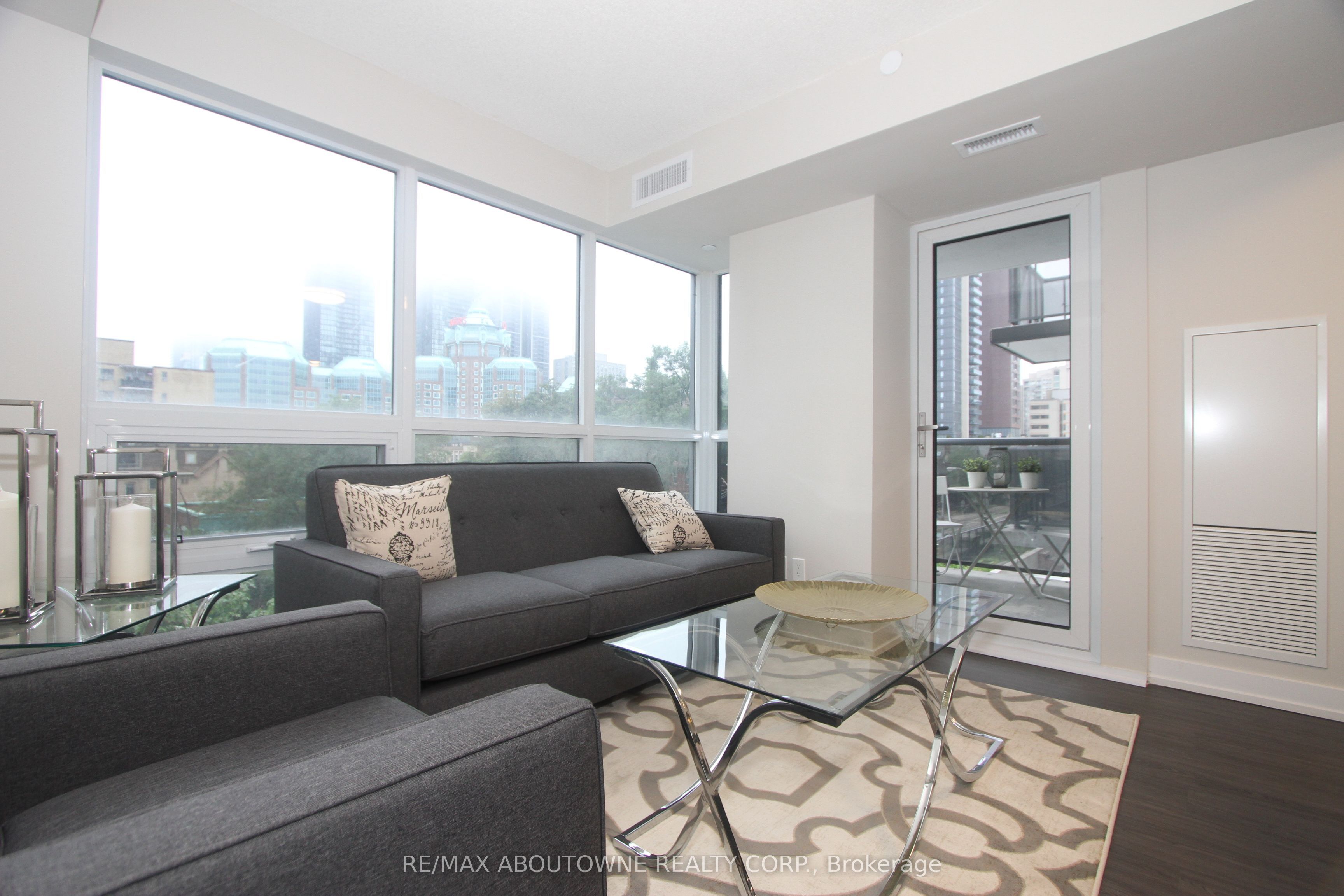 561 Sherbourne Street 3207, Toronto, ON M4X 0A1 photo 2