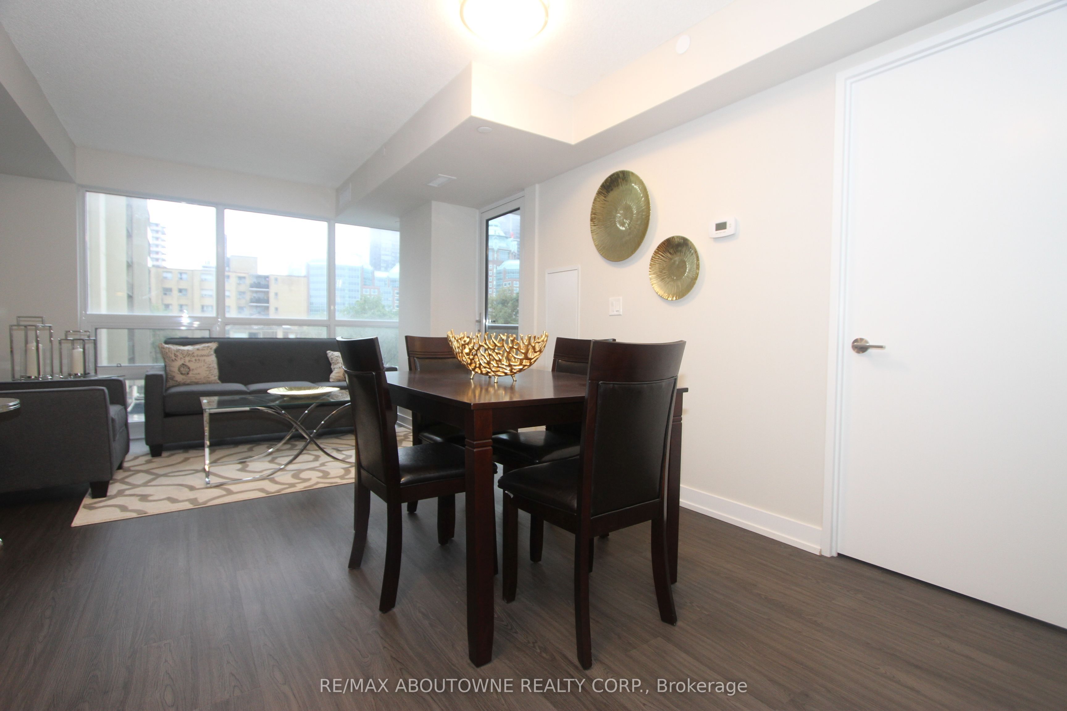 561 Sherbourne Street 3207, Toronto, ON M4X 0A1 photo 3
