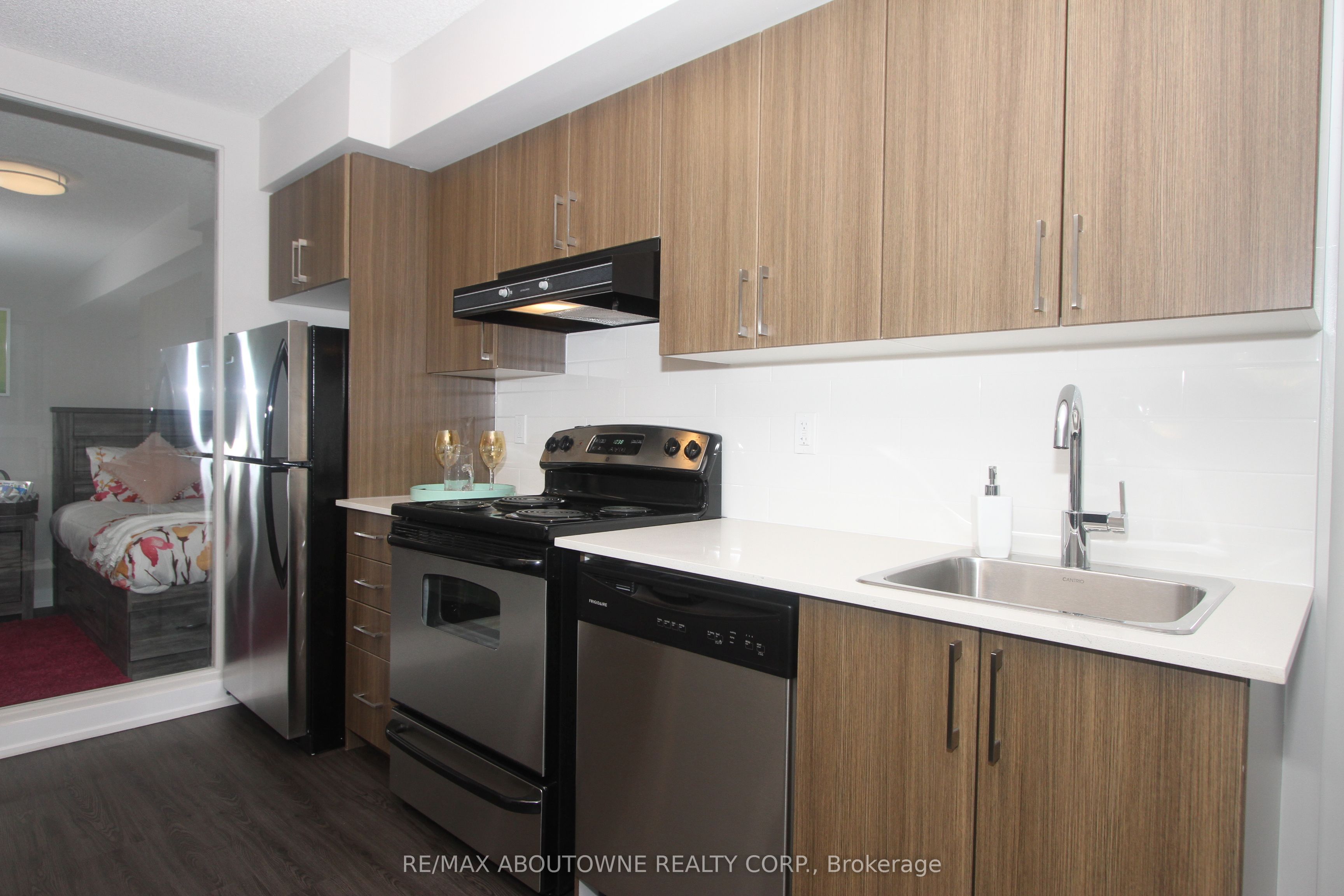 561 Sherbourne Street 3207, Toronto, ON M4X 0A1 photo 5