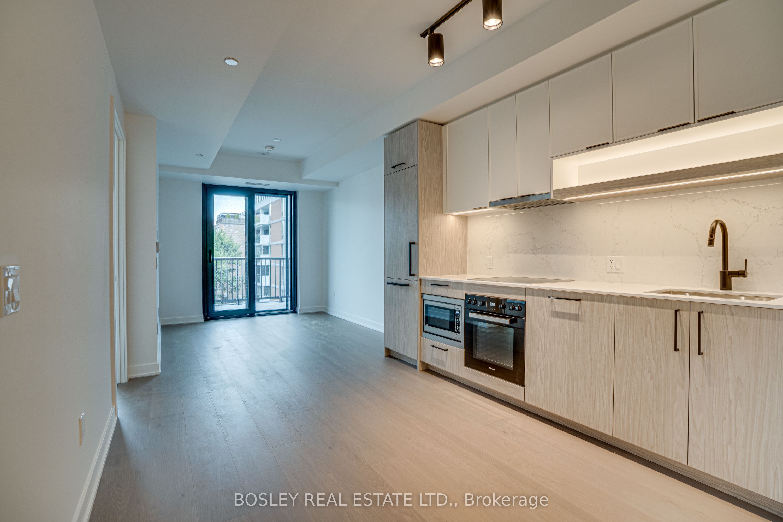 91 Montclair Avenue 618, Toronto, ON M5P 0B1 photo 3