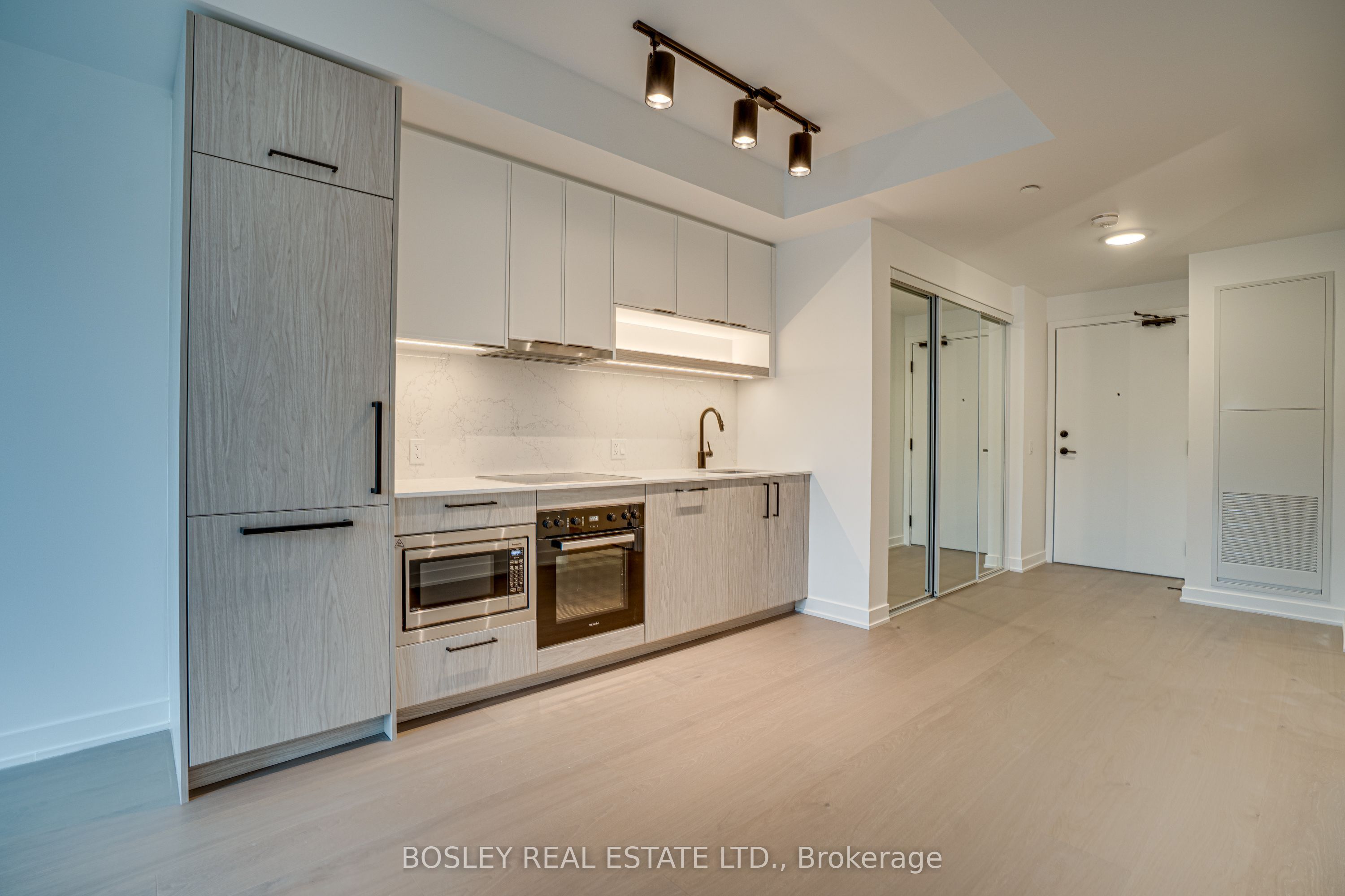 91 Montclair Avenue 618, Toronto, ON M5P 0B1 photo 5