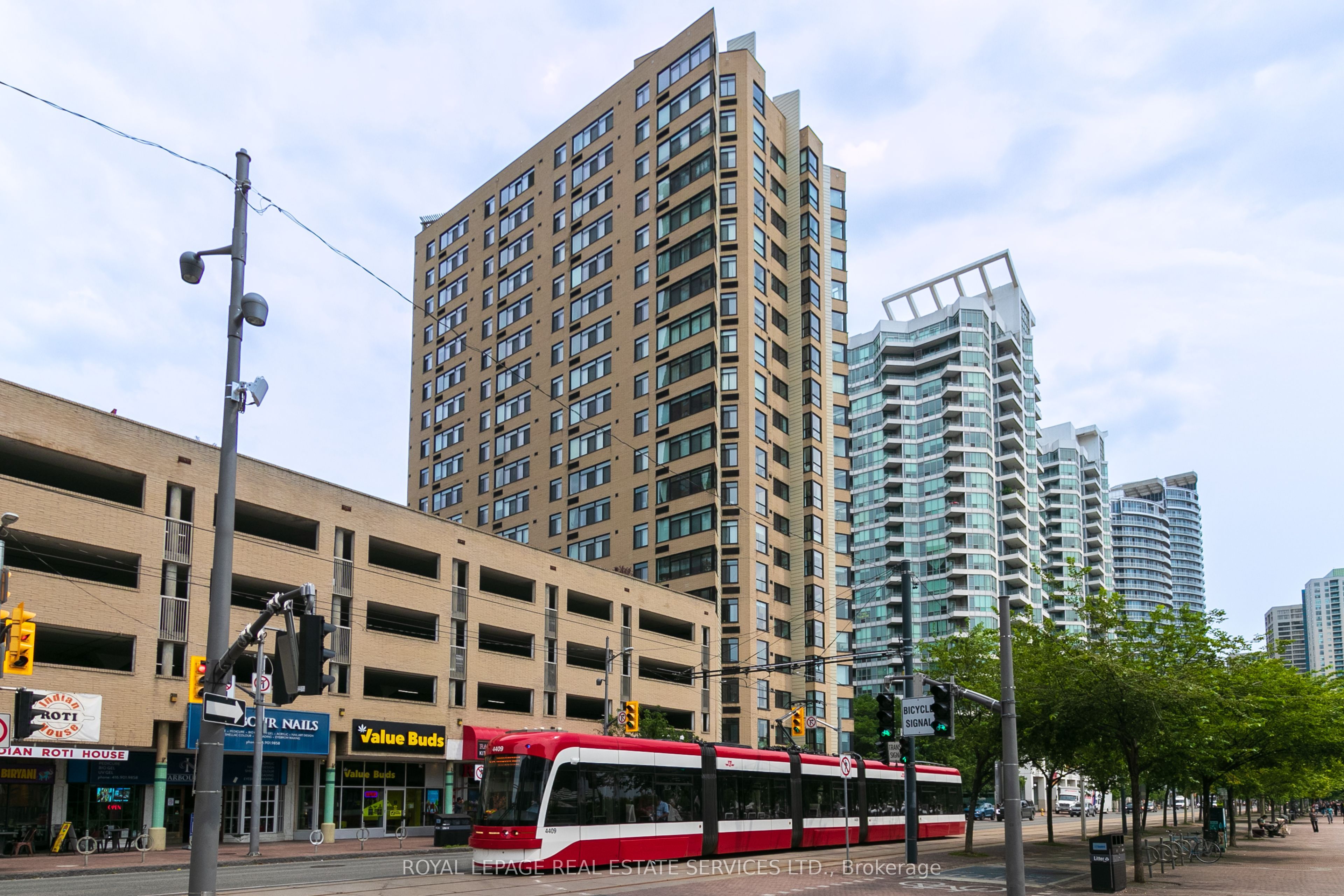 250 Queens Quay 1104, Toronto, ON M5J 2N2 photo 2