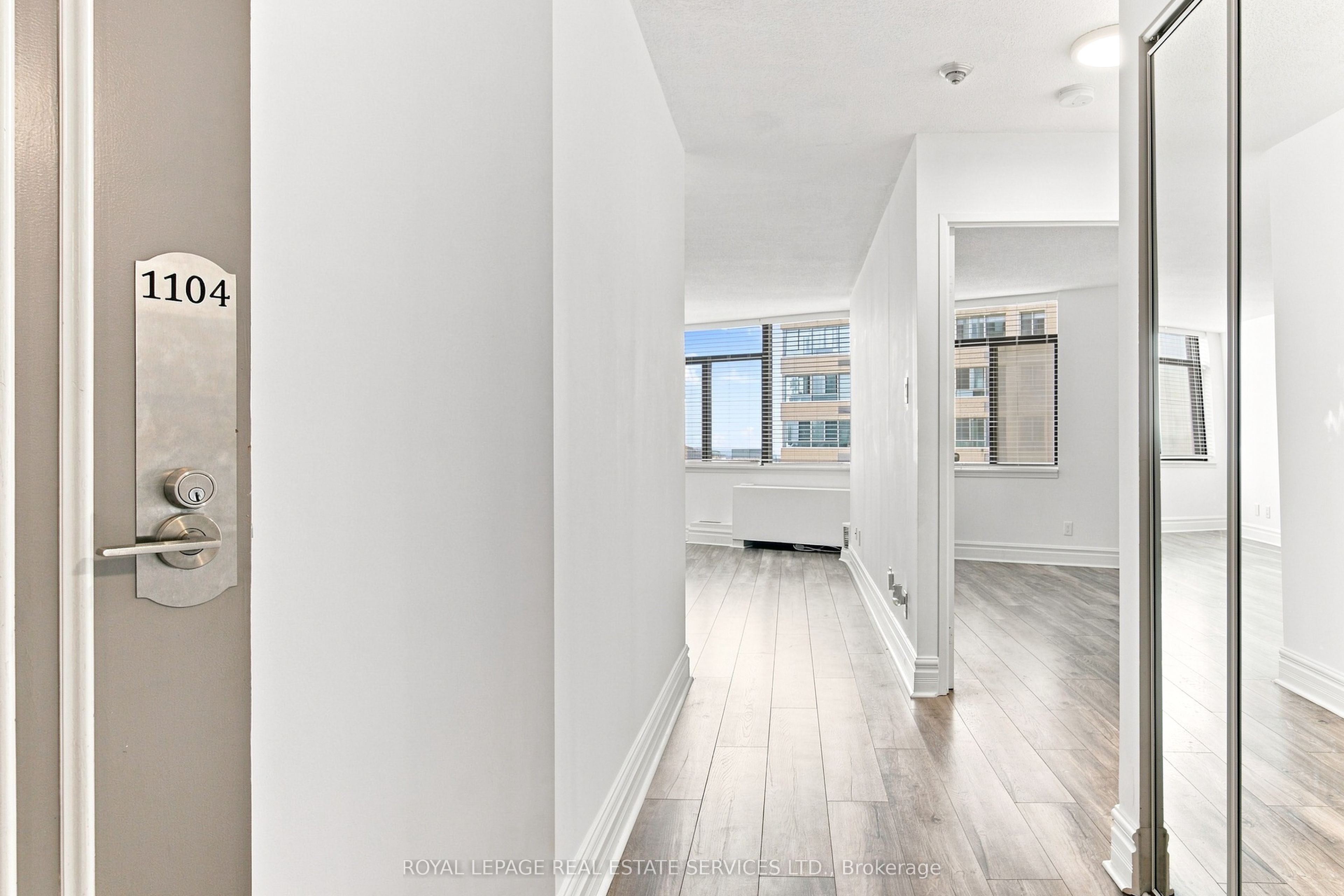 250 Queens Quay 1104, Toronto, ON M5J 2N2 photo 3