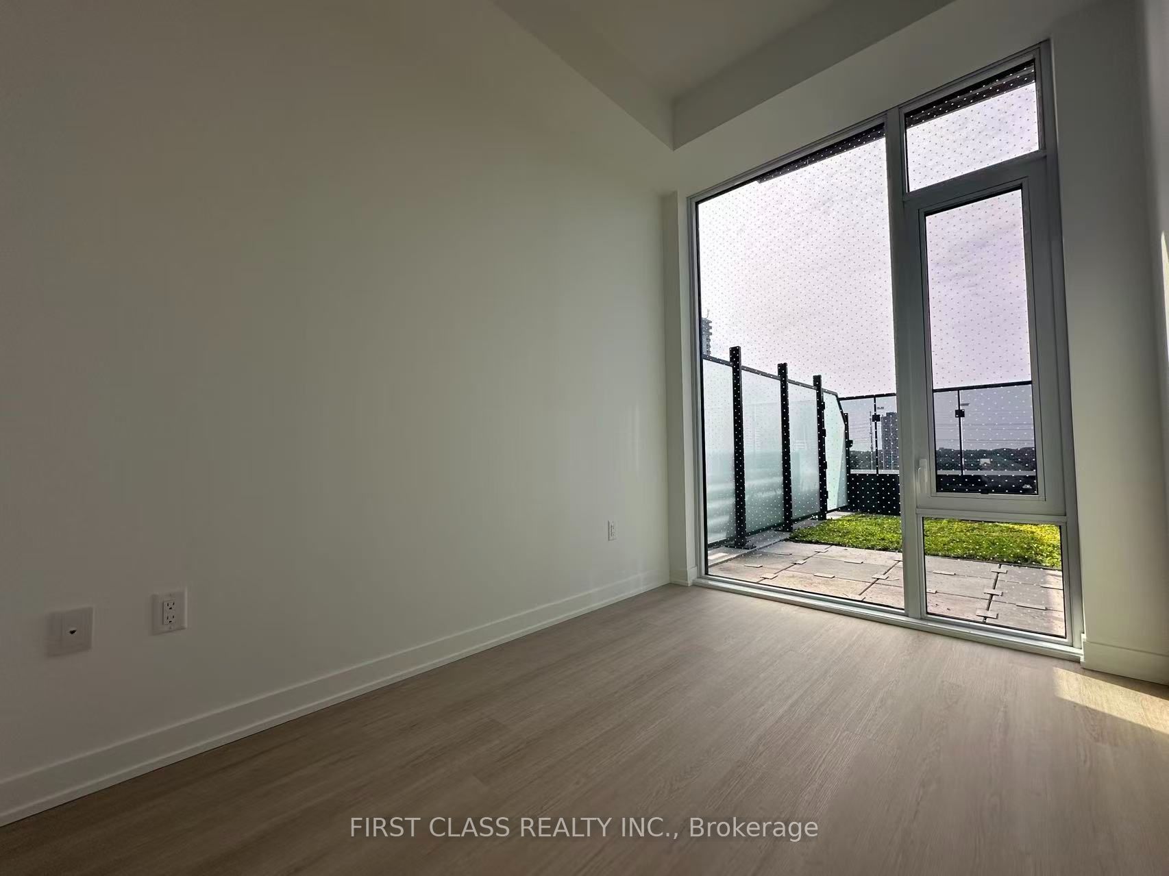 15 David Salomon Drive 703, Toronto, ON M3C 1E7 photo 4