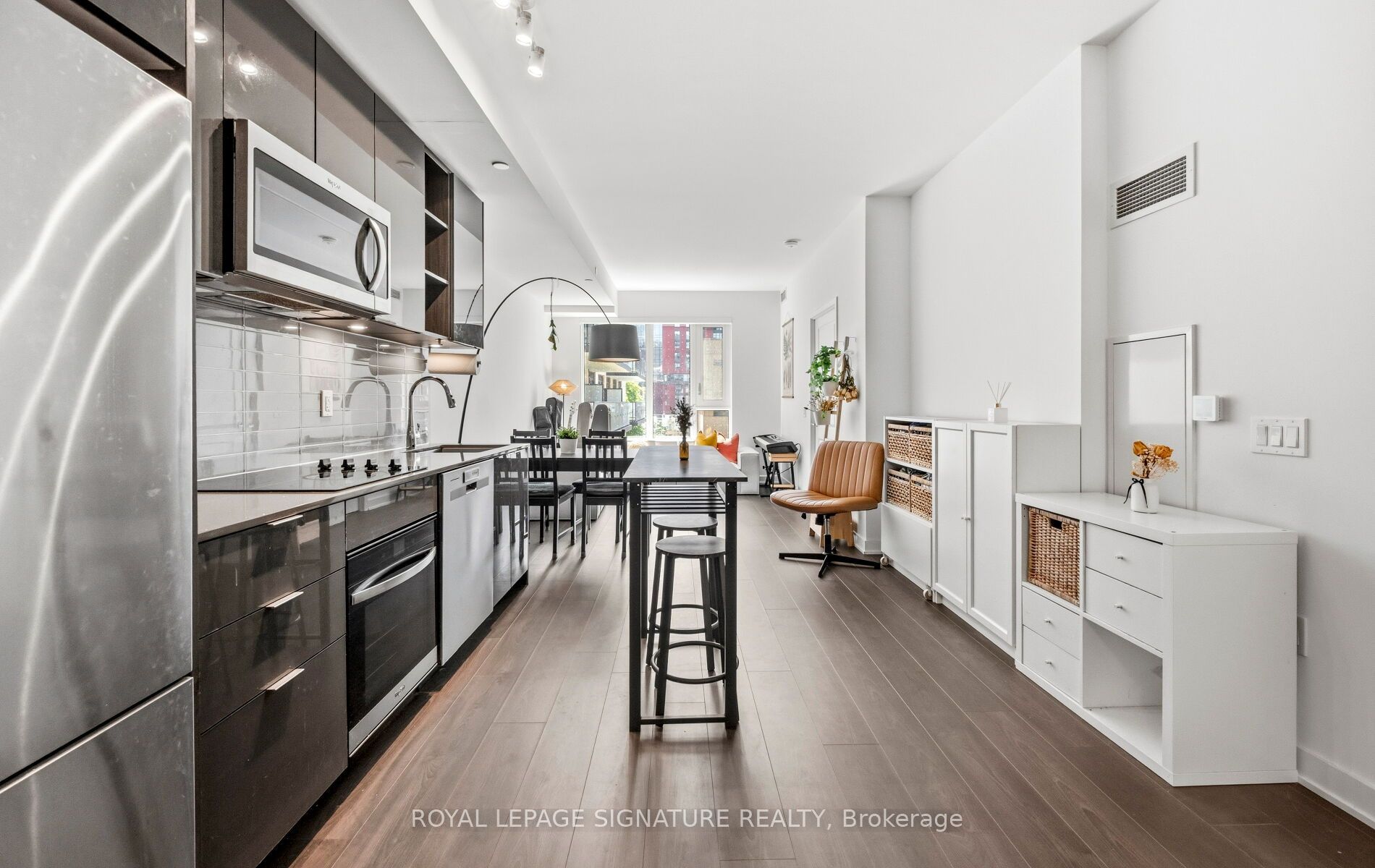 543 Richmond Street W 427, Toronto, ON M5V 0W9