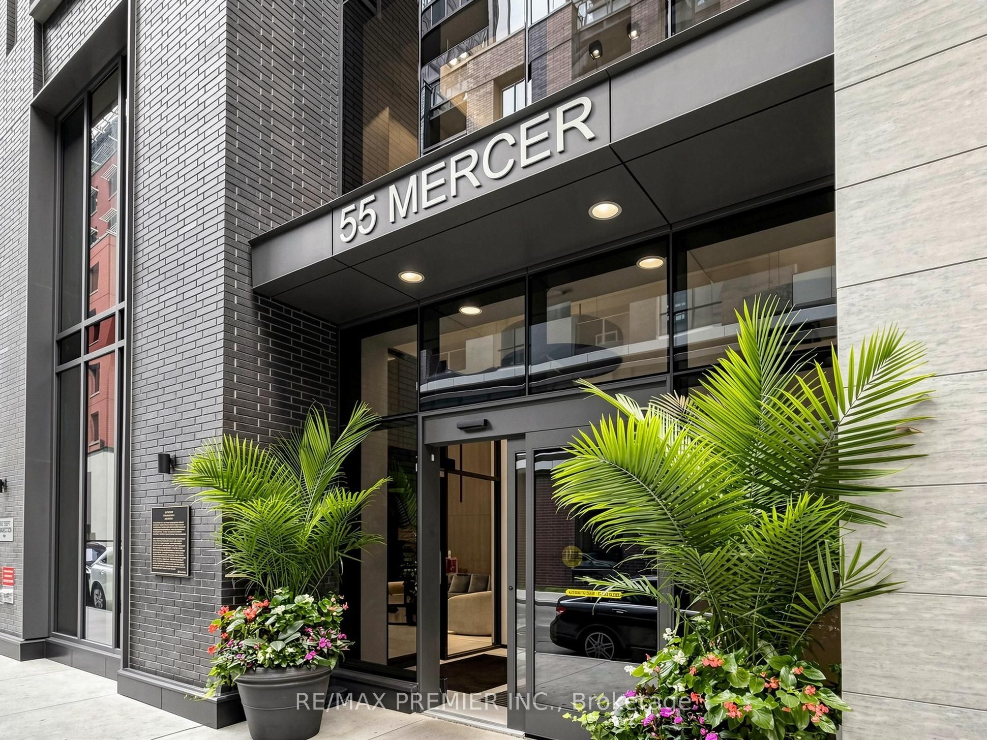 55 Mercer Street 1007, Toronto, ON M5V 0W4