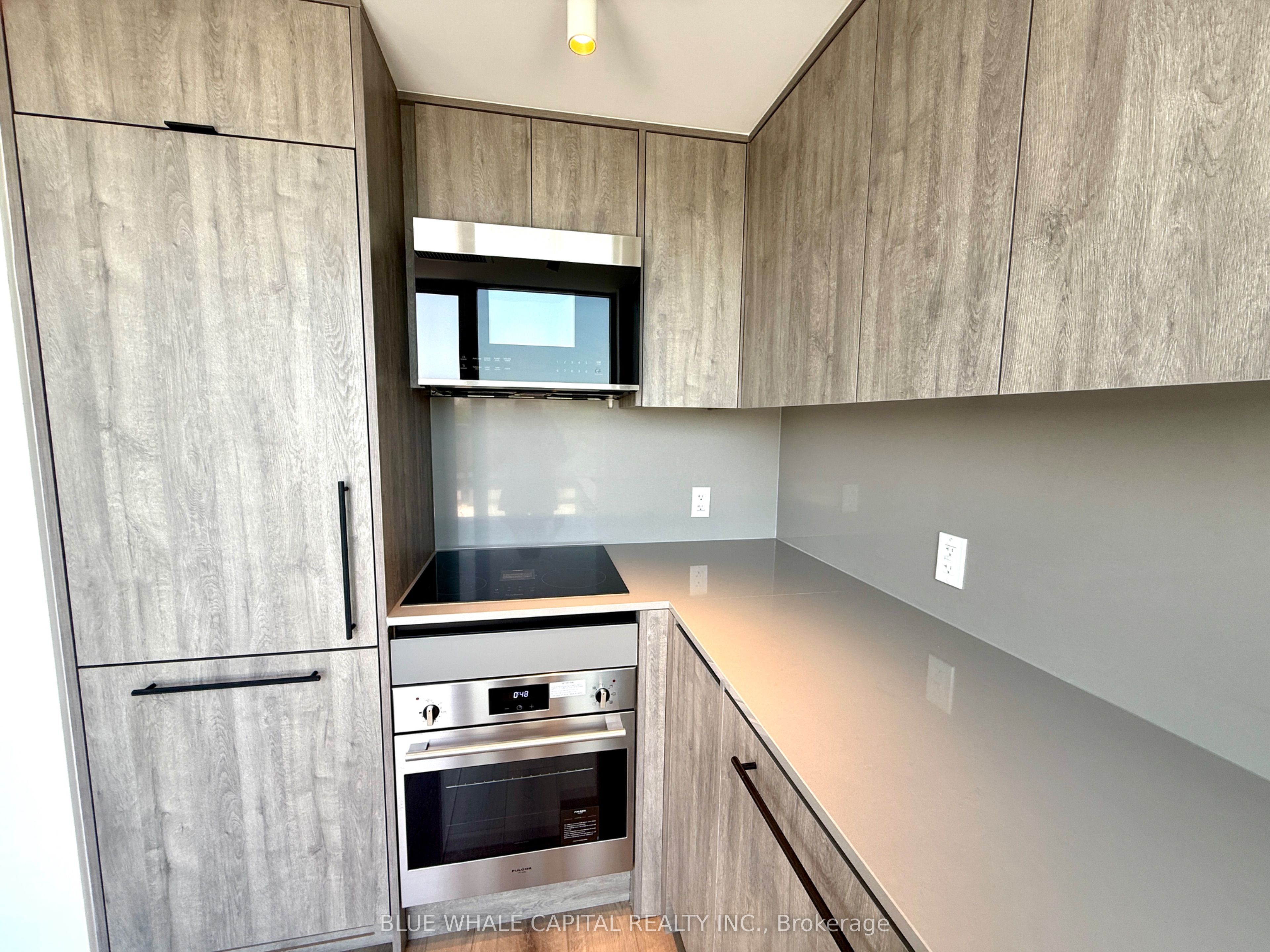 5 Lakeview Avenue 610, Toronto, ON M6J 0H3 photo 4