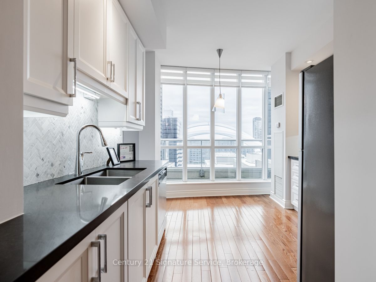 250 Wellington Street W PH36, Toronto, ON M5V 3P6 photo 4