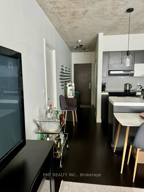 55 Stewart Street 613, Toronto, ON M5V 2V1 photo 2