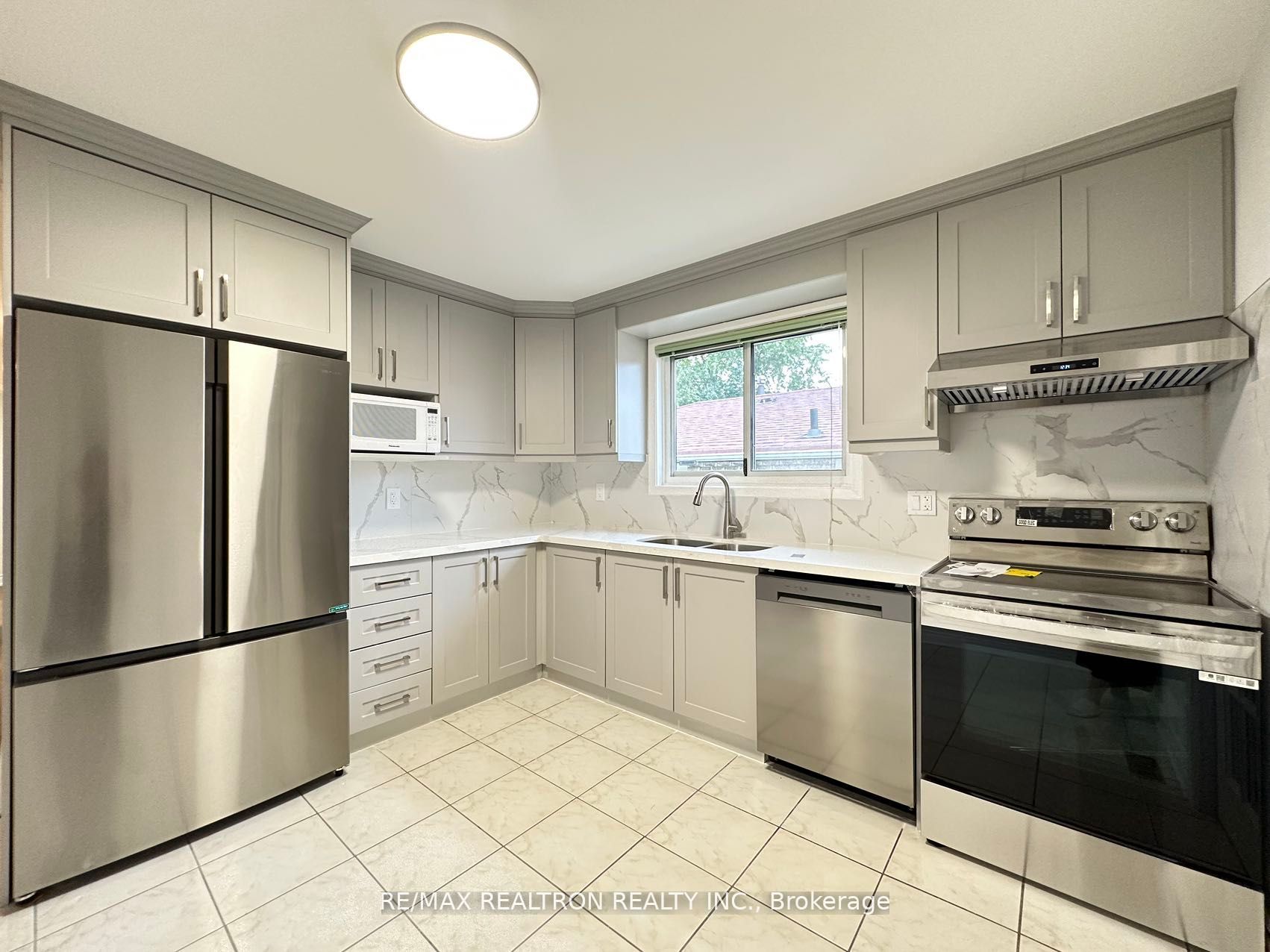 129 Sexton Crescent Main, Toronto, ON M2H 2L7 photo 2