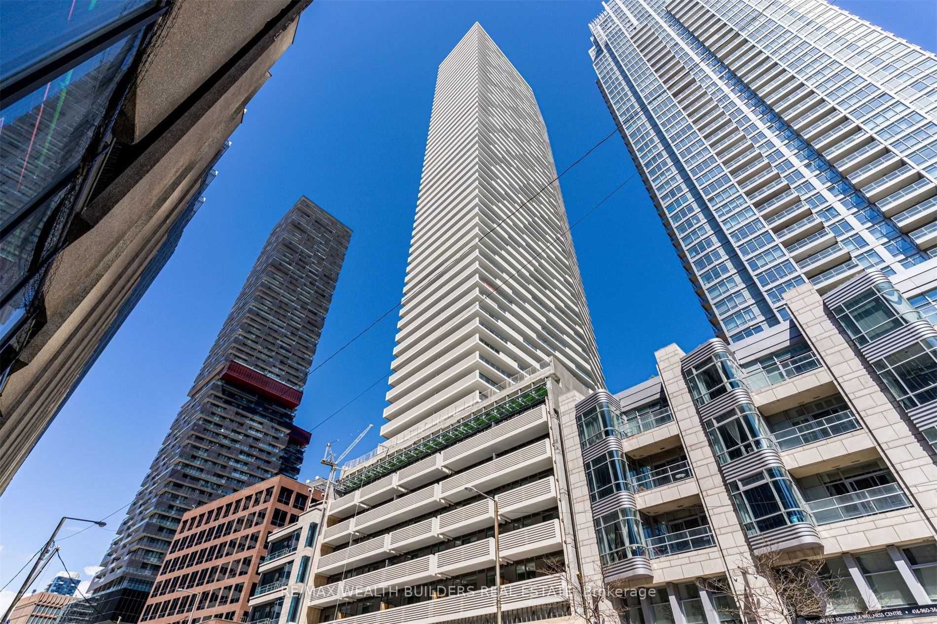 2221 Yonge Street 5003, Toronto, ON M4S 2B4