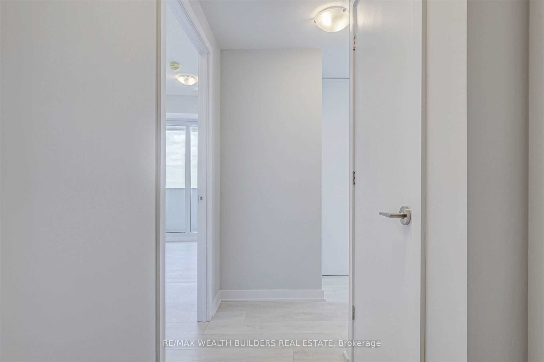 2221 Yonge Street 5003, Toronto, ON M4S 2B4 photo 4