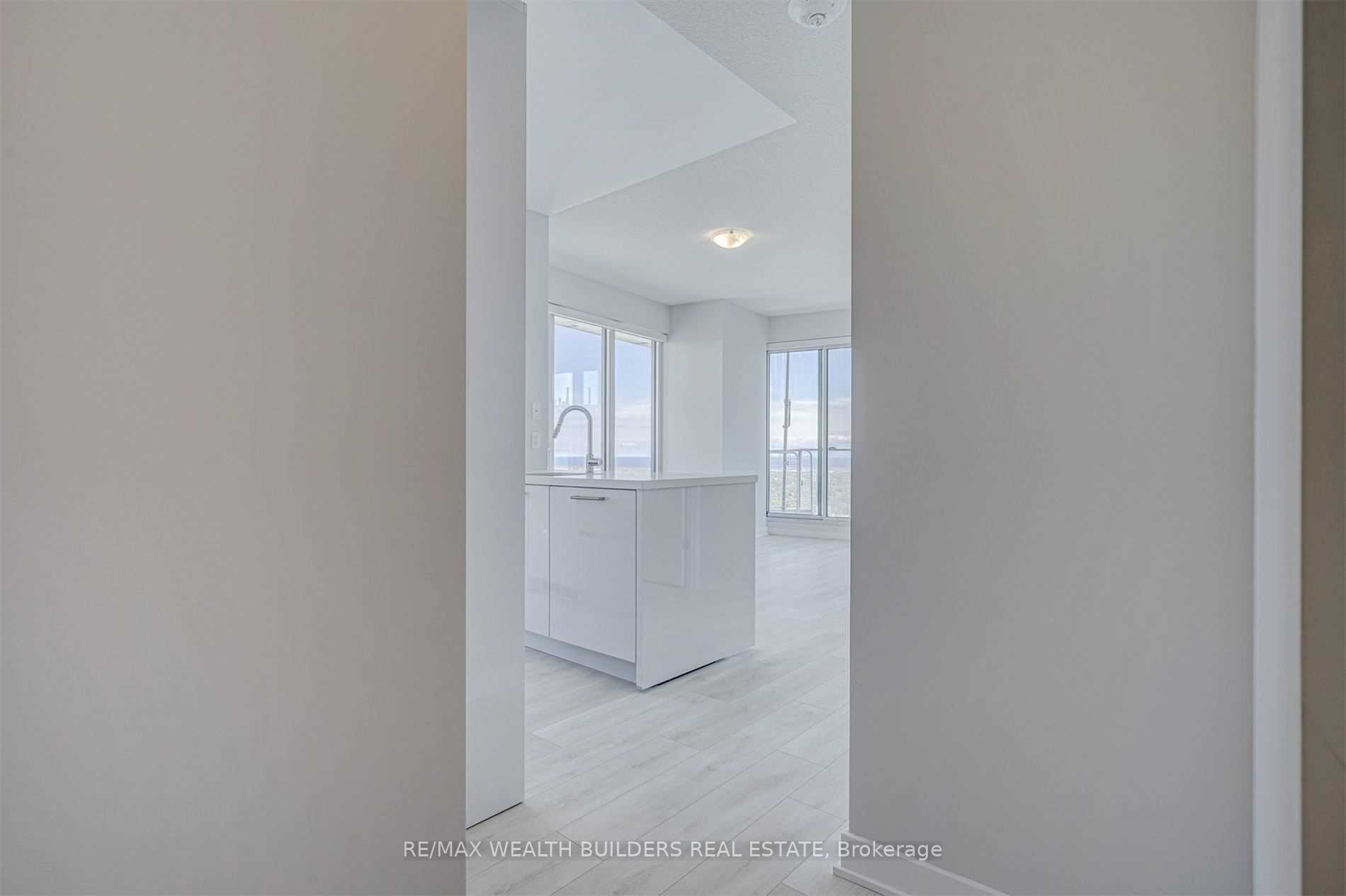 2221 Yonge Street 5003, Toronto, ON M4S 2B4 photo 5
