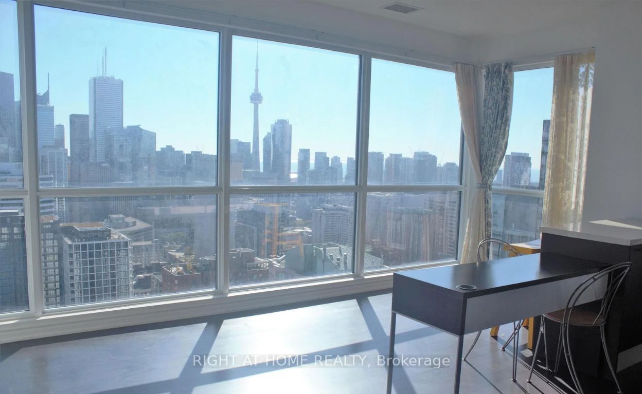 386 Yonge Street 4010, Toronto, ON M5B 0A5 photo 2