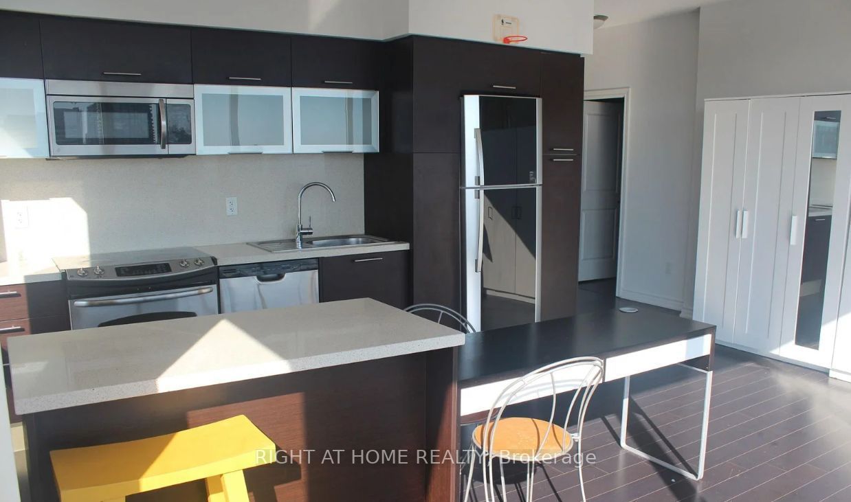 386 Yonge Street 4010, Toronto, ON M5B 0A5 photo 5