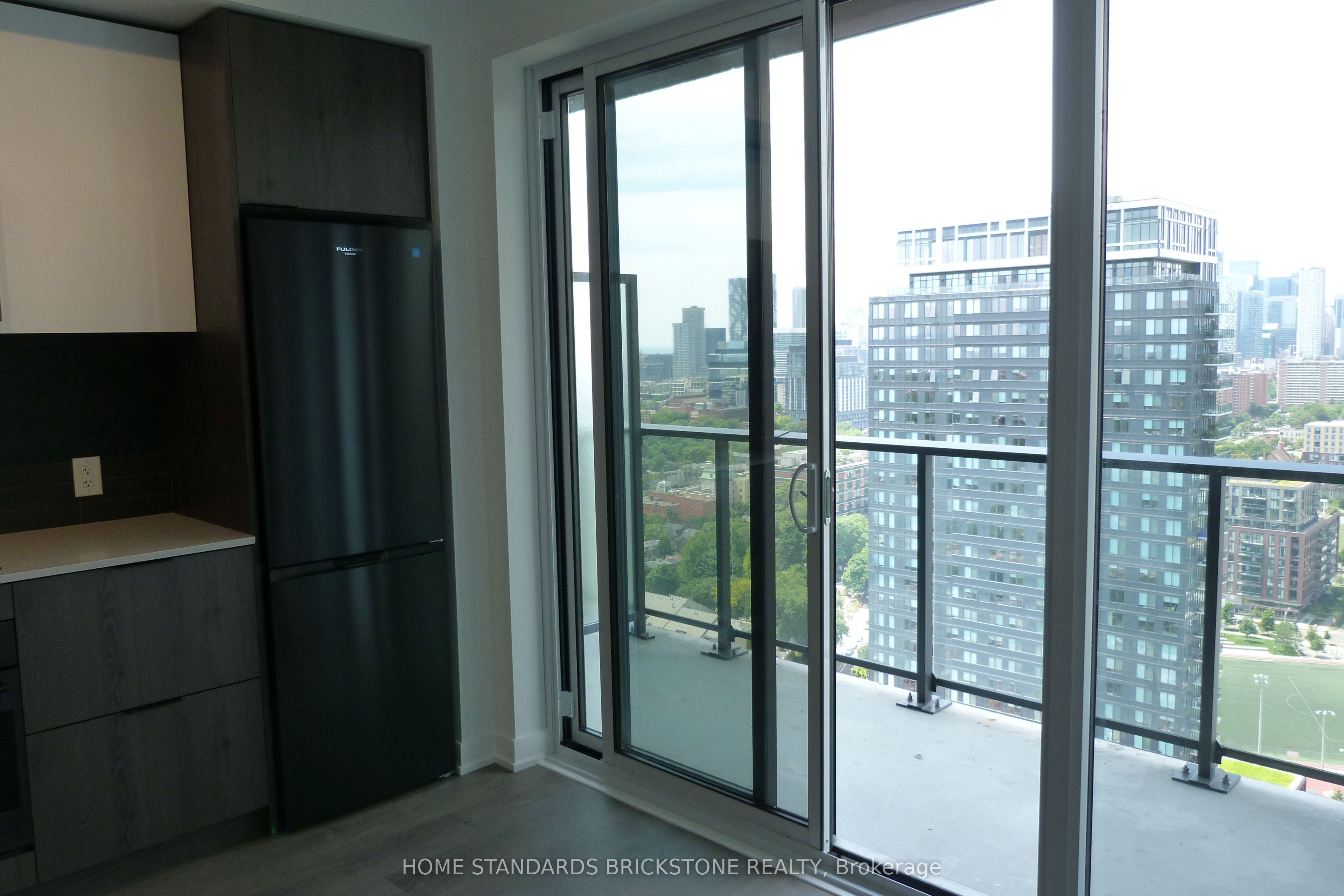 5 Defries Street 2707, Toronto, ON M5A 0W7 photo 2