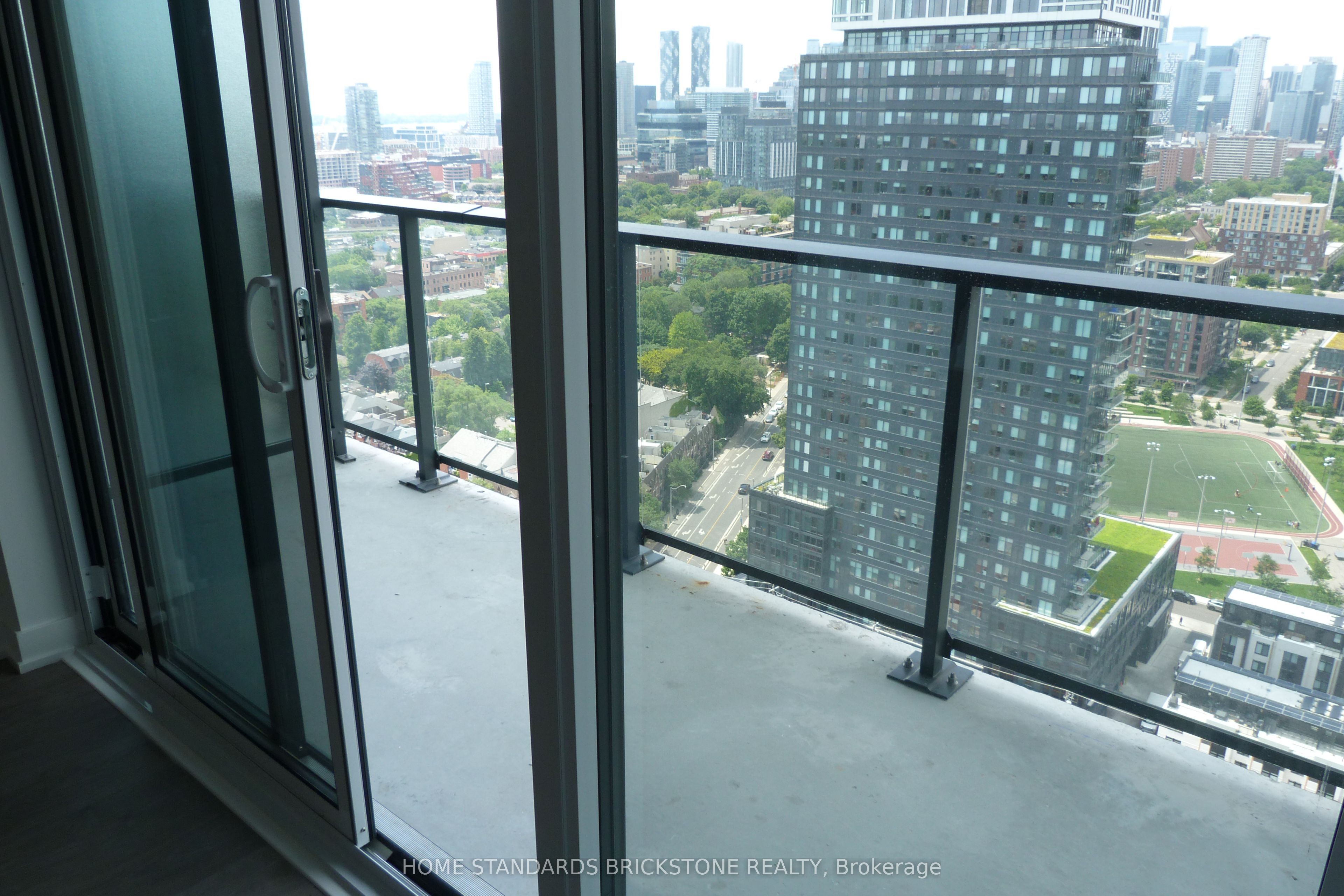 5 Defries Street 2707, Toronto, ON M5A 0W7 photo 3
