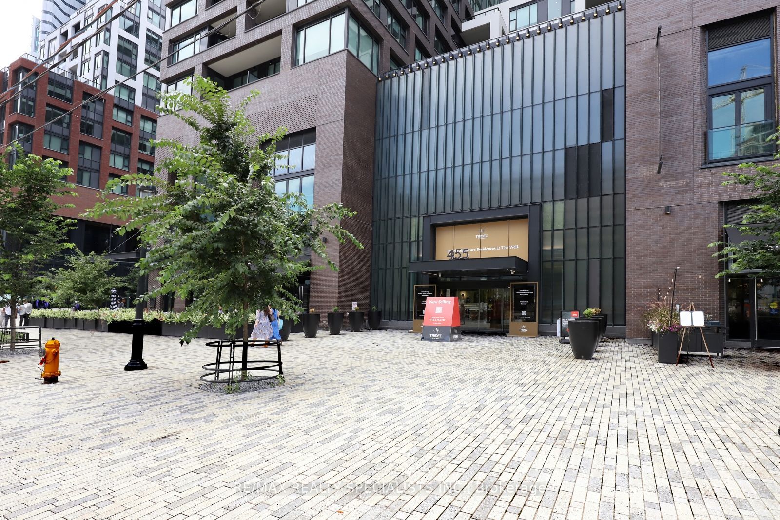 455 Wellington Street W 704, Toronto, ON M5V 0V3 photo 2