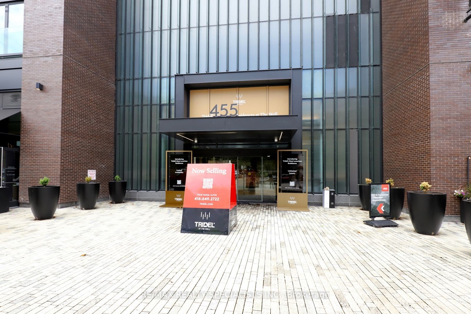 455 Wellington Street W 704, Toronto, ON M5V 0V3 photo 3