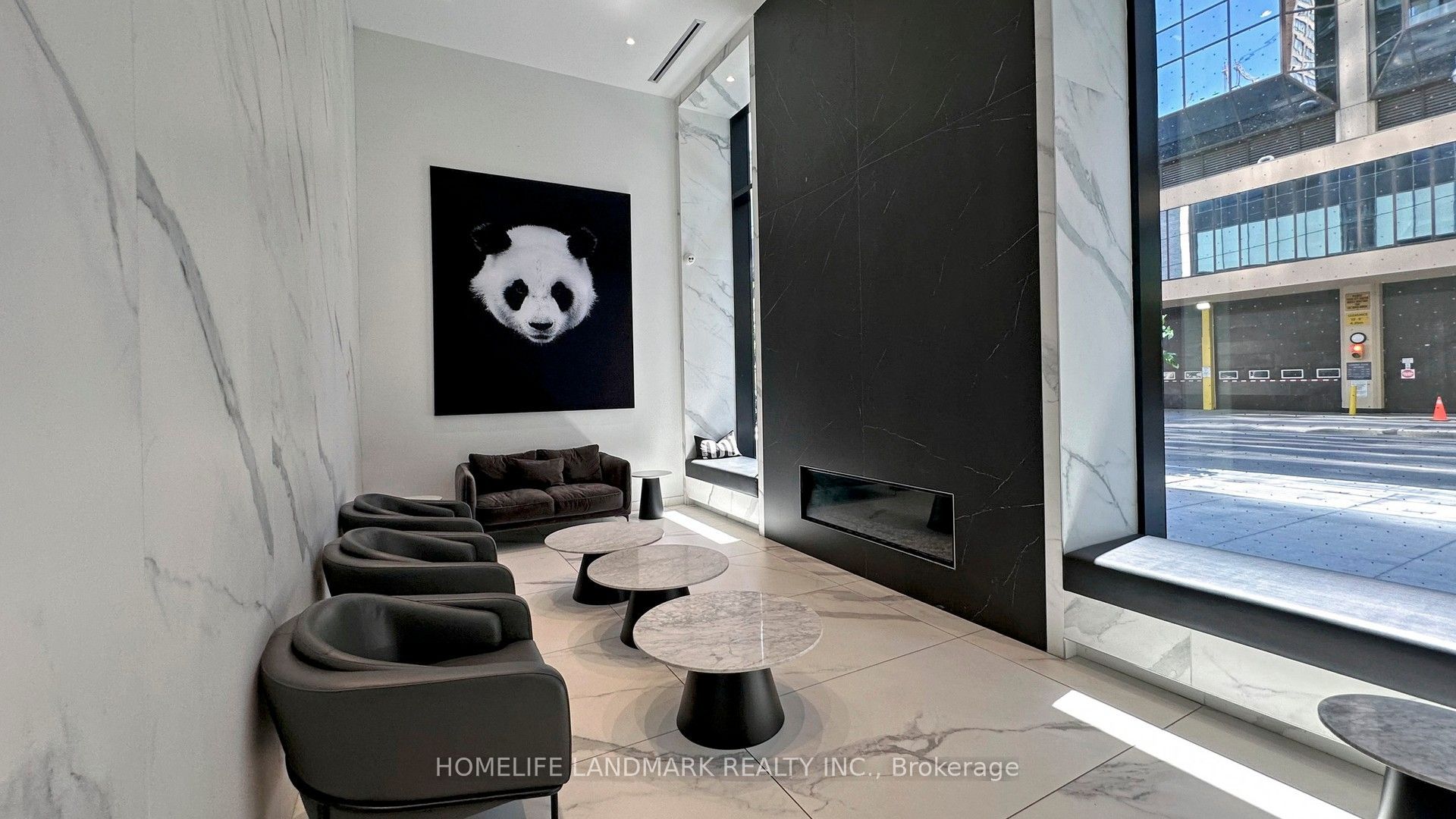 20 Edward Street 1421, Toronto, ON M5G 1C9 photo 2