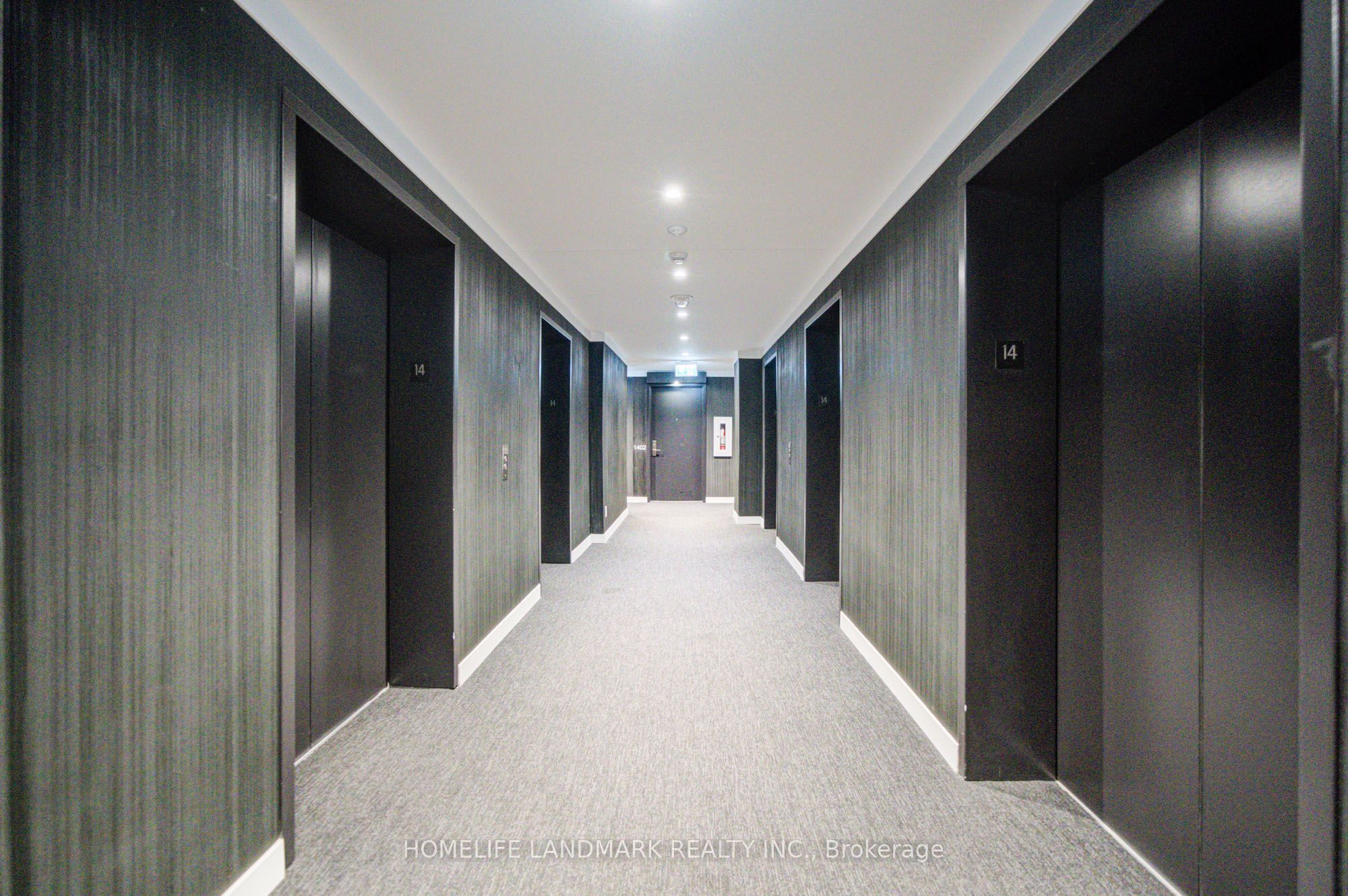 20 Edward Street 1421, Toronto, ON M5G 1C9 photo 4