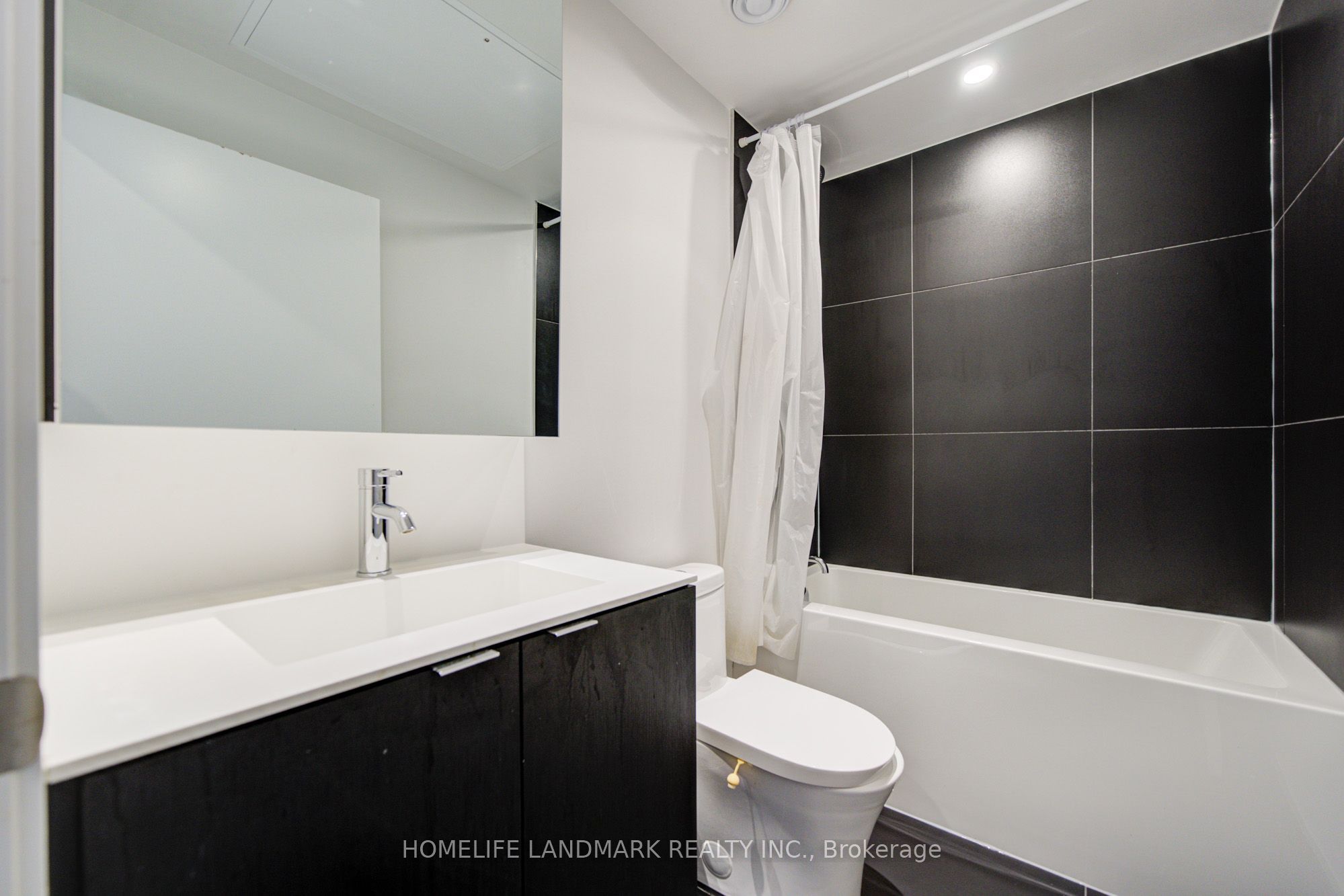 20 Edward Street 1421, Toronto, ON M5G 1C9 photo 5