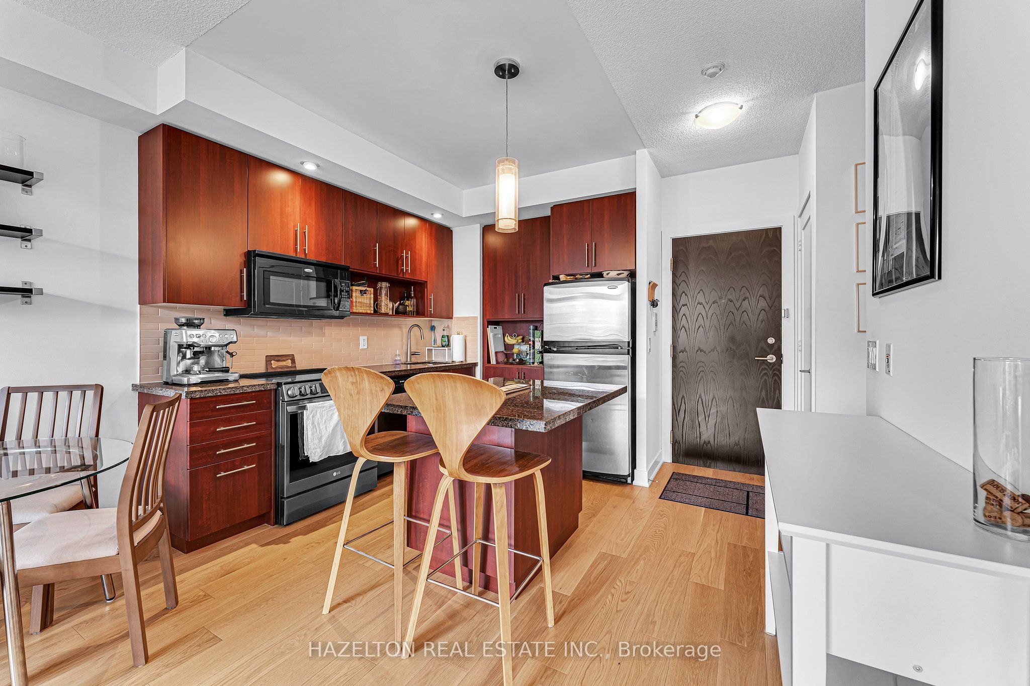120 Homewood Avenue 1510, Toronto, ON M4Y 2J3 photo 2