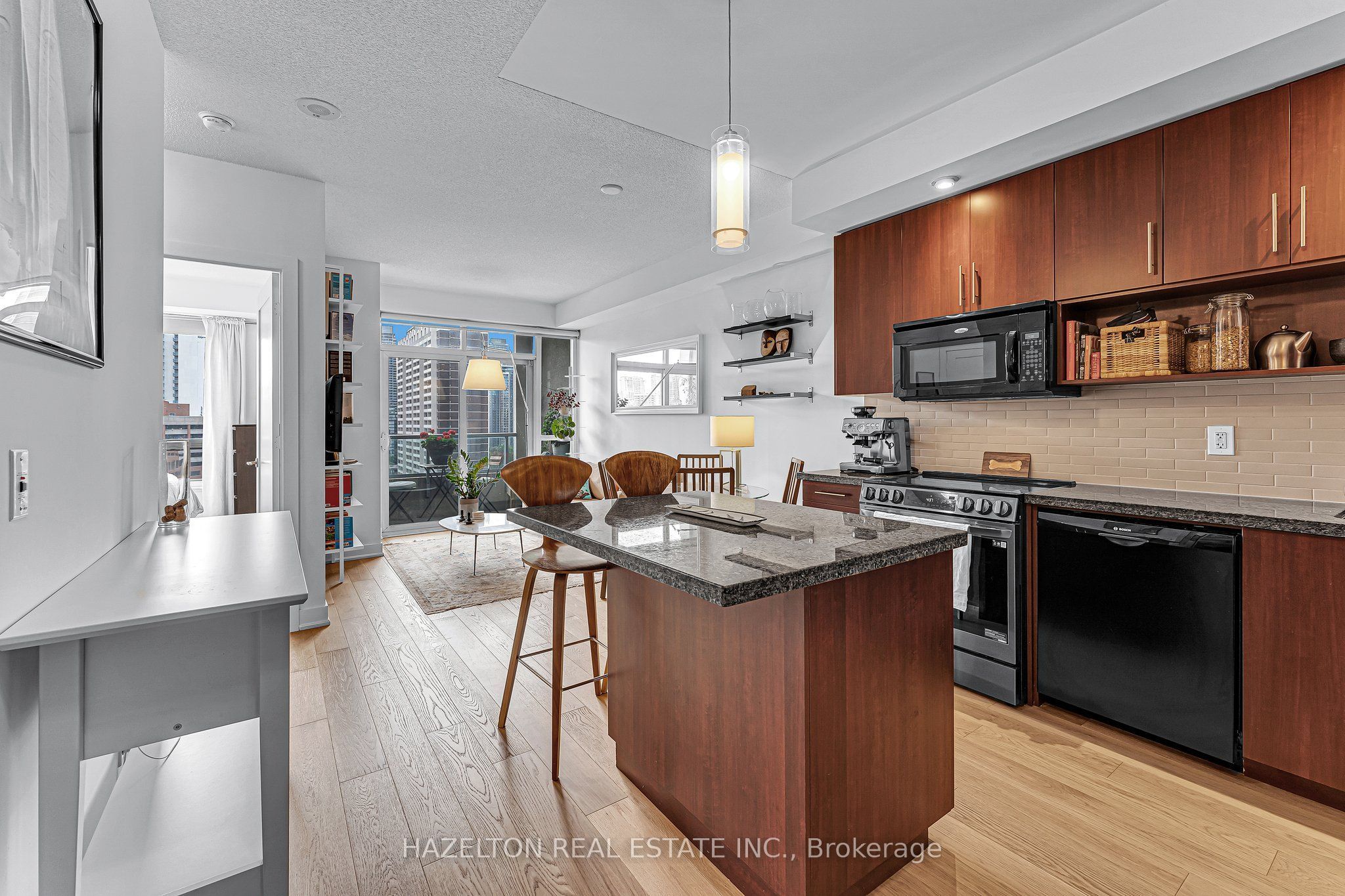 120 Homewood Avenue 1510, Toronto, ON M4Y 2J3 photo 3