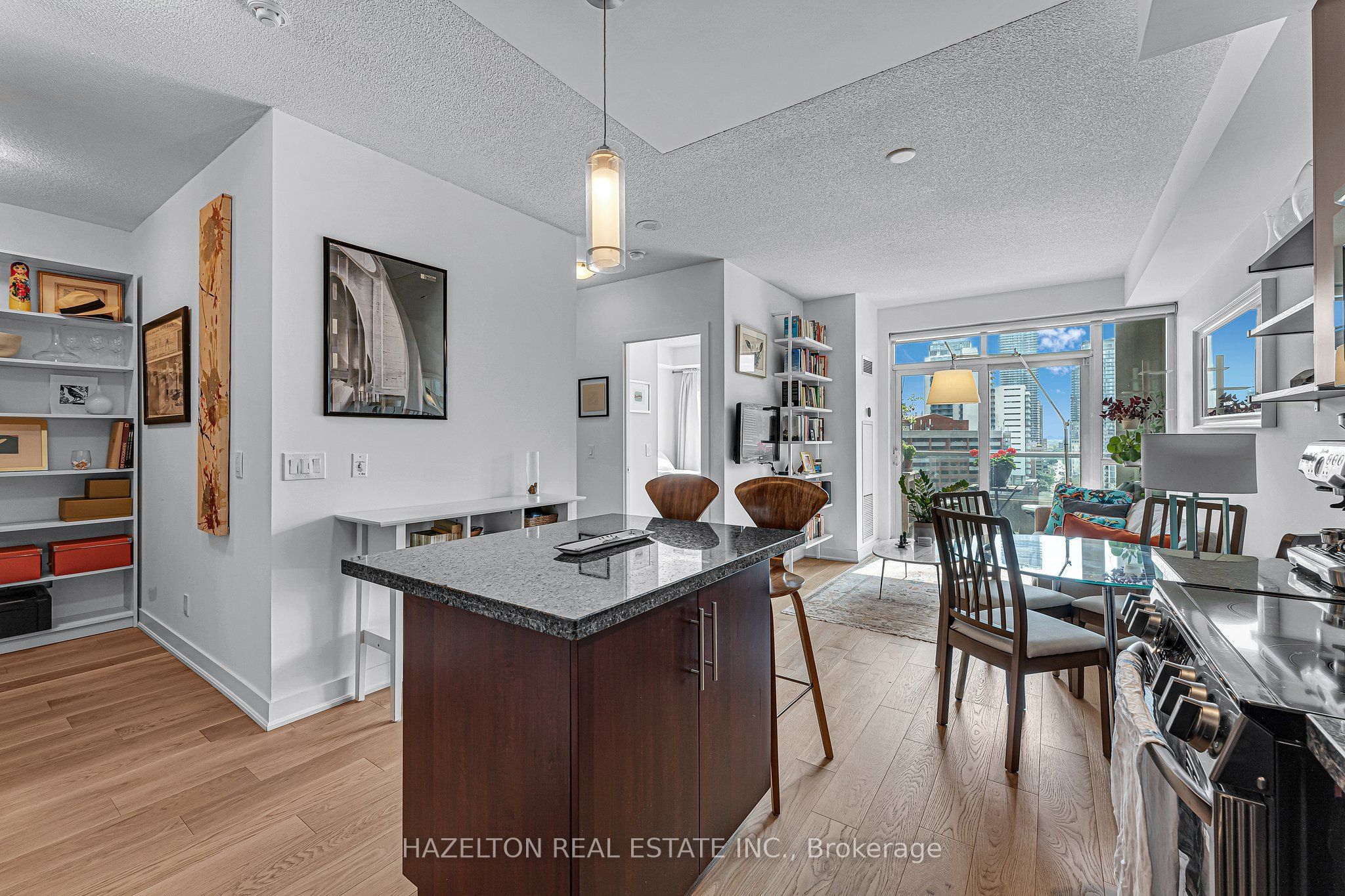 120 Homewood Avenue 1510, Toronto, ON M4Y 2J3 photo 4